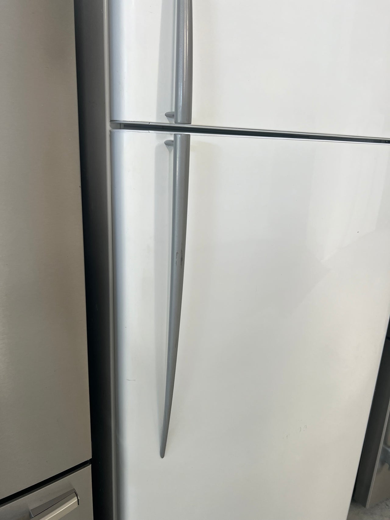 Second hand 517l Fisher&Paykel E521T top mounted refrigerator - Second Hand Appliances Geebung