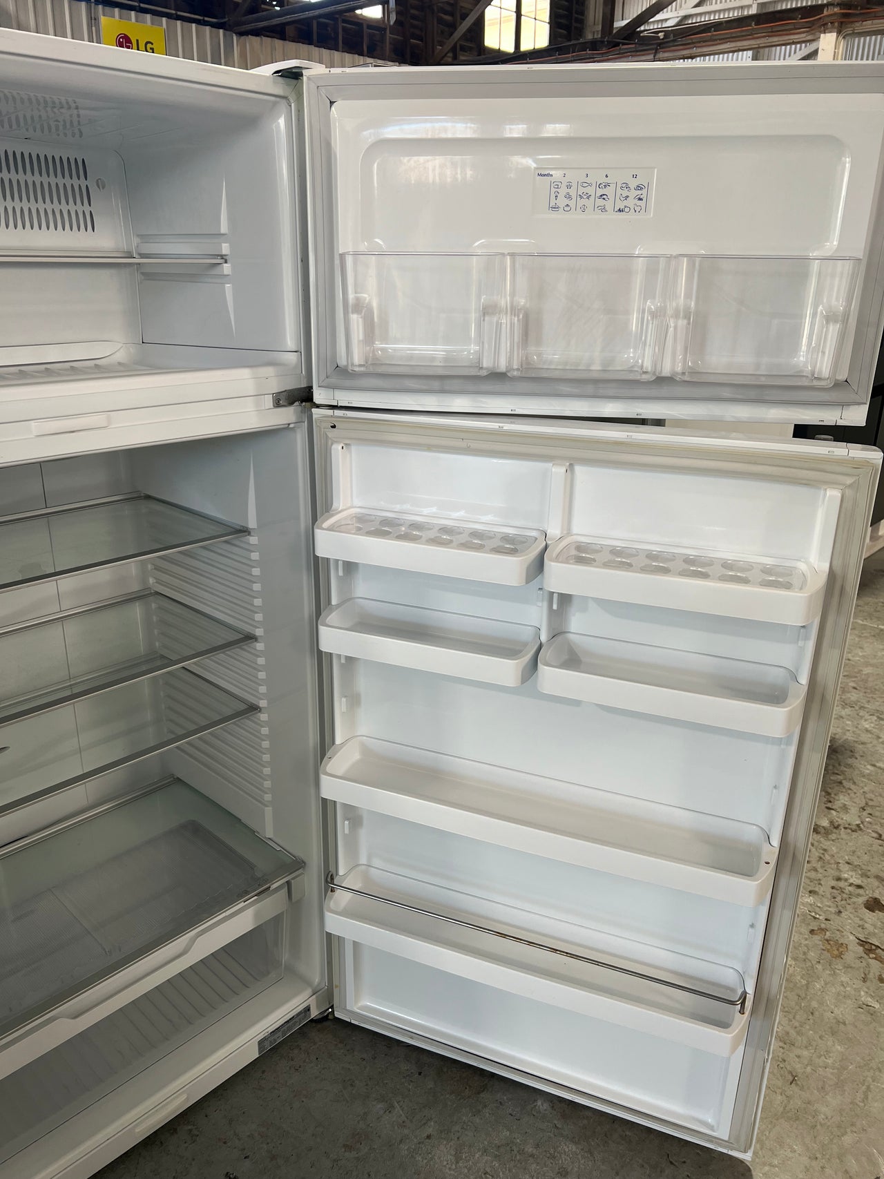 Second hand 517l Fisher&Paykel E521T top mounted refrigerator - Second Hand Appliances Geebung