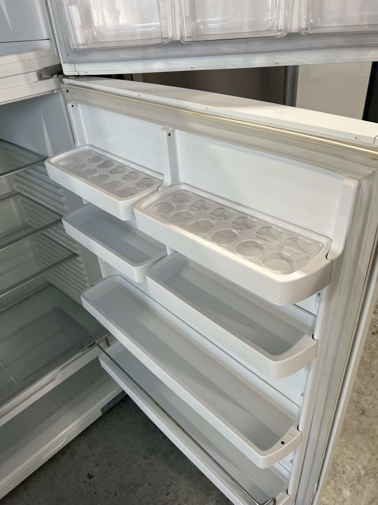 Second hand 517l Fisher&Paykel E521T top mounted refrigerator - Second Hand Appliances Geebung