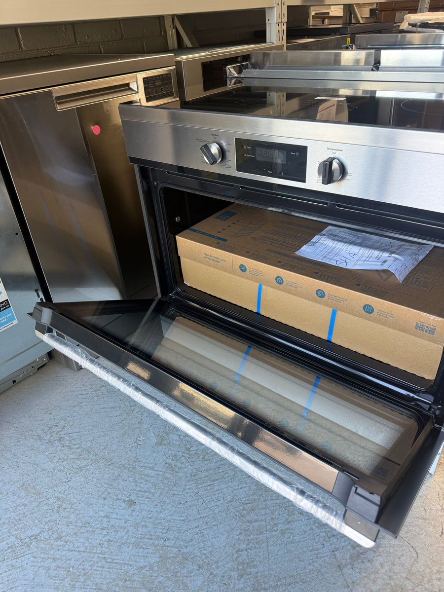 Factory second Westinghouse 90cm Electric Freestanding Cooker WFE9546SD– Stainless Steel (NAT)
