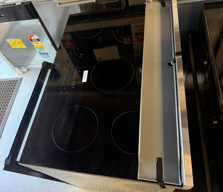 Factory second Westinghouse 90cm Electric Freestanding Cooker WFE9546SD– Stainless Steel (NAT)
