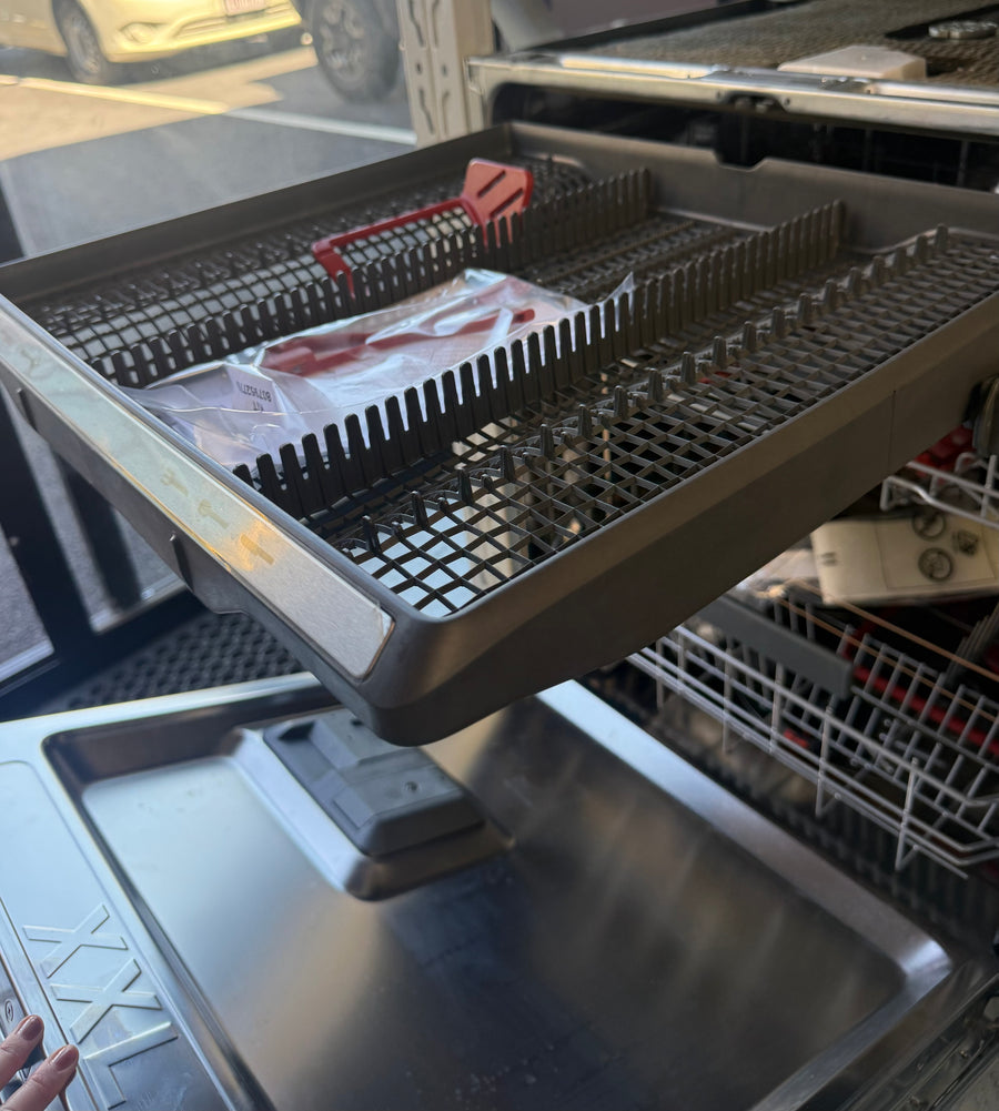 Factory second AEG 60cm ProClean Fully Integrated Dishwasher – FSE73700RO