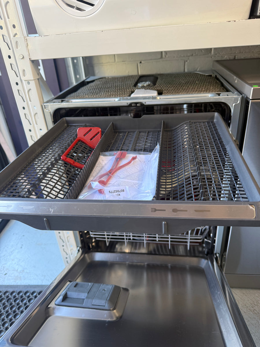 Factory second AEG 60cm ProClean Fully Integrated Dishwasher – FSE73700RO