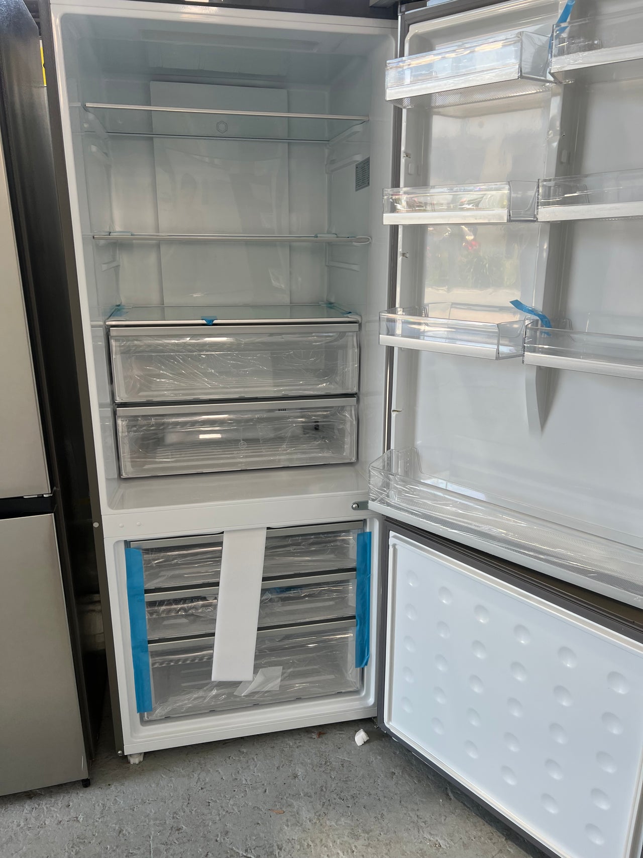 Factory Second/Carton damaged HAIER 419L BOTTOM MOUNT FRIDGE Model