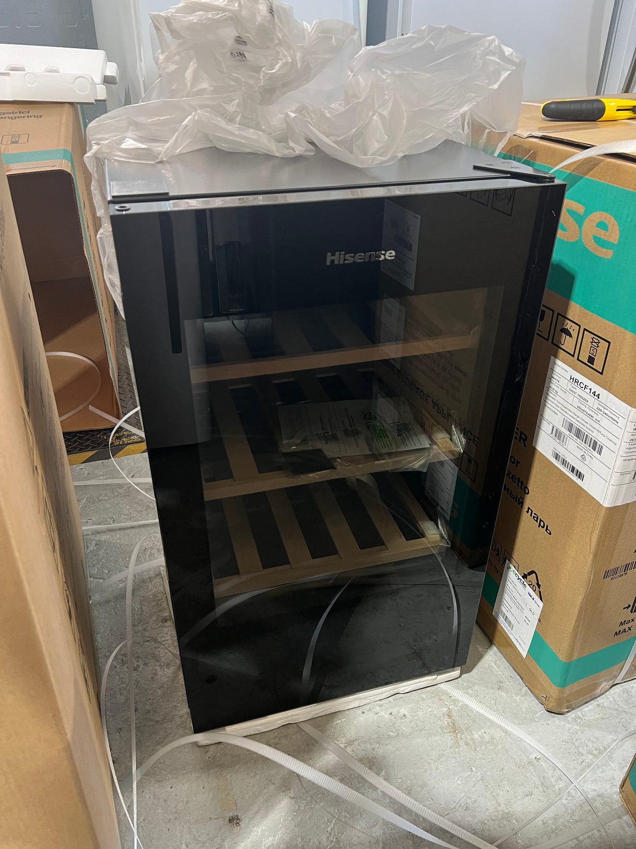 Factory second/Carton damaged Hisense 30-Bottle Wine Cabinet with Reversible Door - Black - Second Hand Appliances Geebung