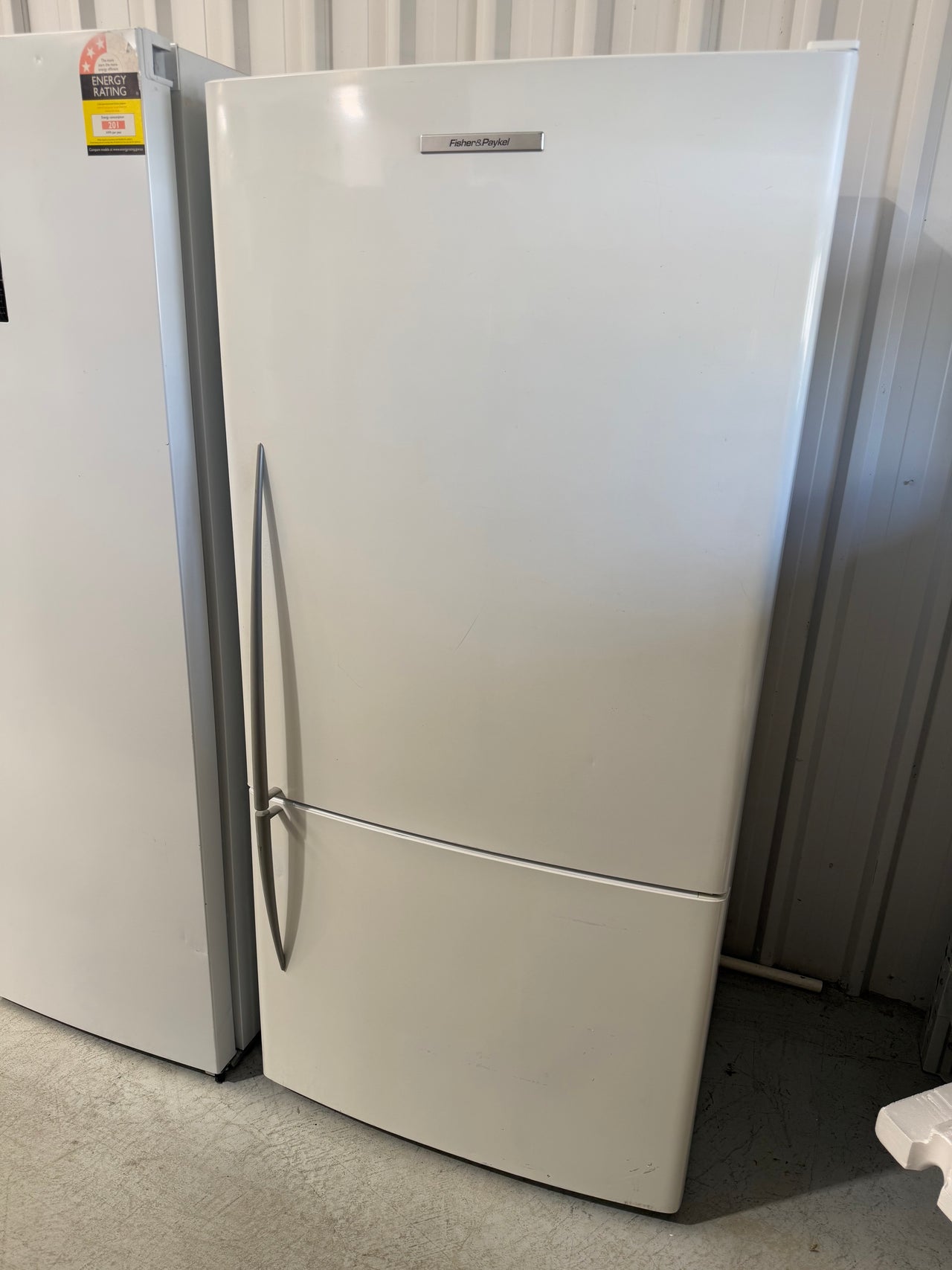 Reliable Second hand 519L Fisher &Paykel Fridge
 E522BRE 