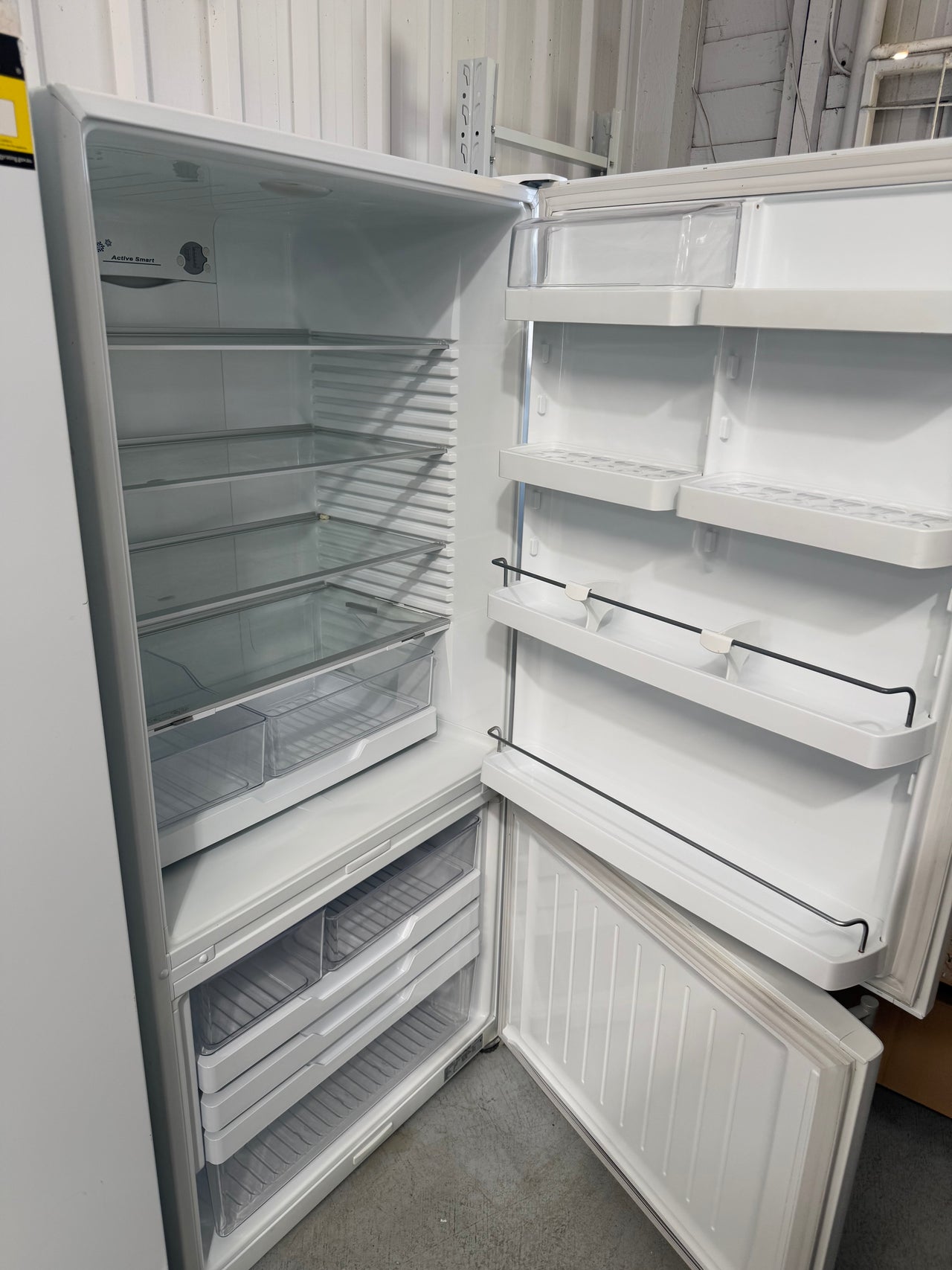 Second hand 519L Fisher &Paykel Fridge
 E522BRE Inside