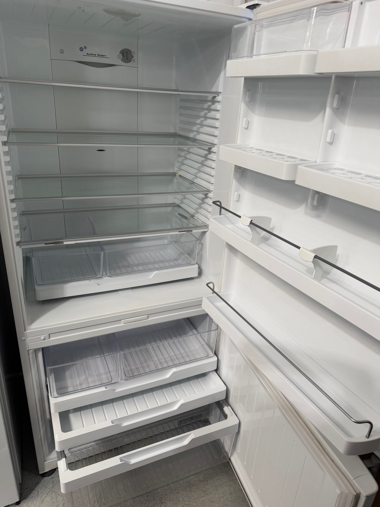 Second hand 519L Fisher & Paykel Fridge  Model Number: E522BRE - Second Hand Appliances Geebung