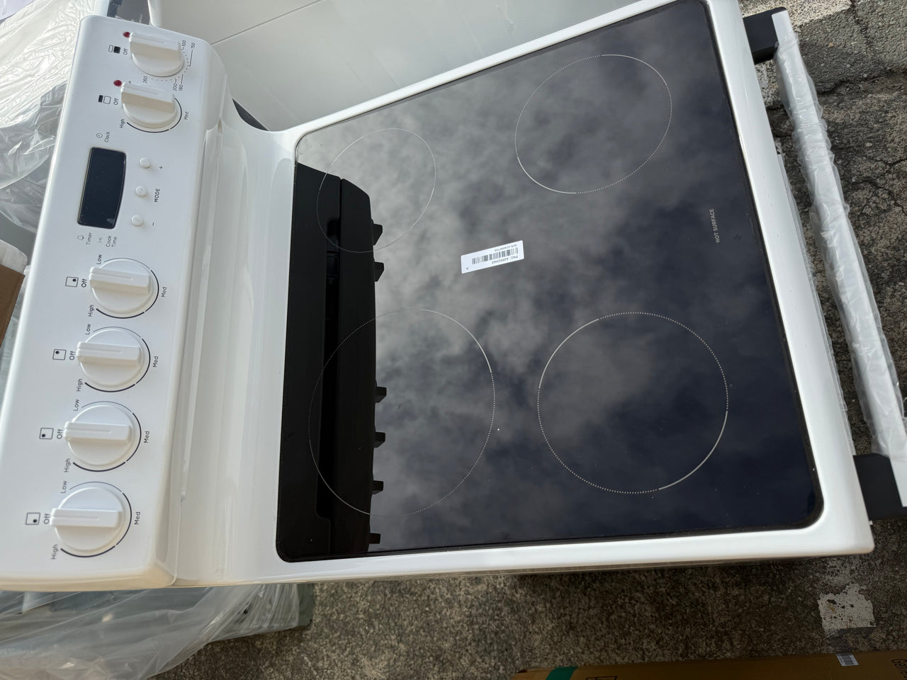 Transportation damaged Westinghouse 54 cm Electric Freestanding Cooker – WLE543WCB - Second Hand Appliances Geebung