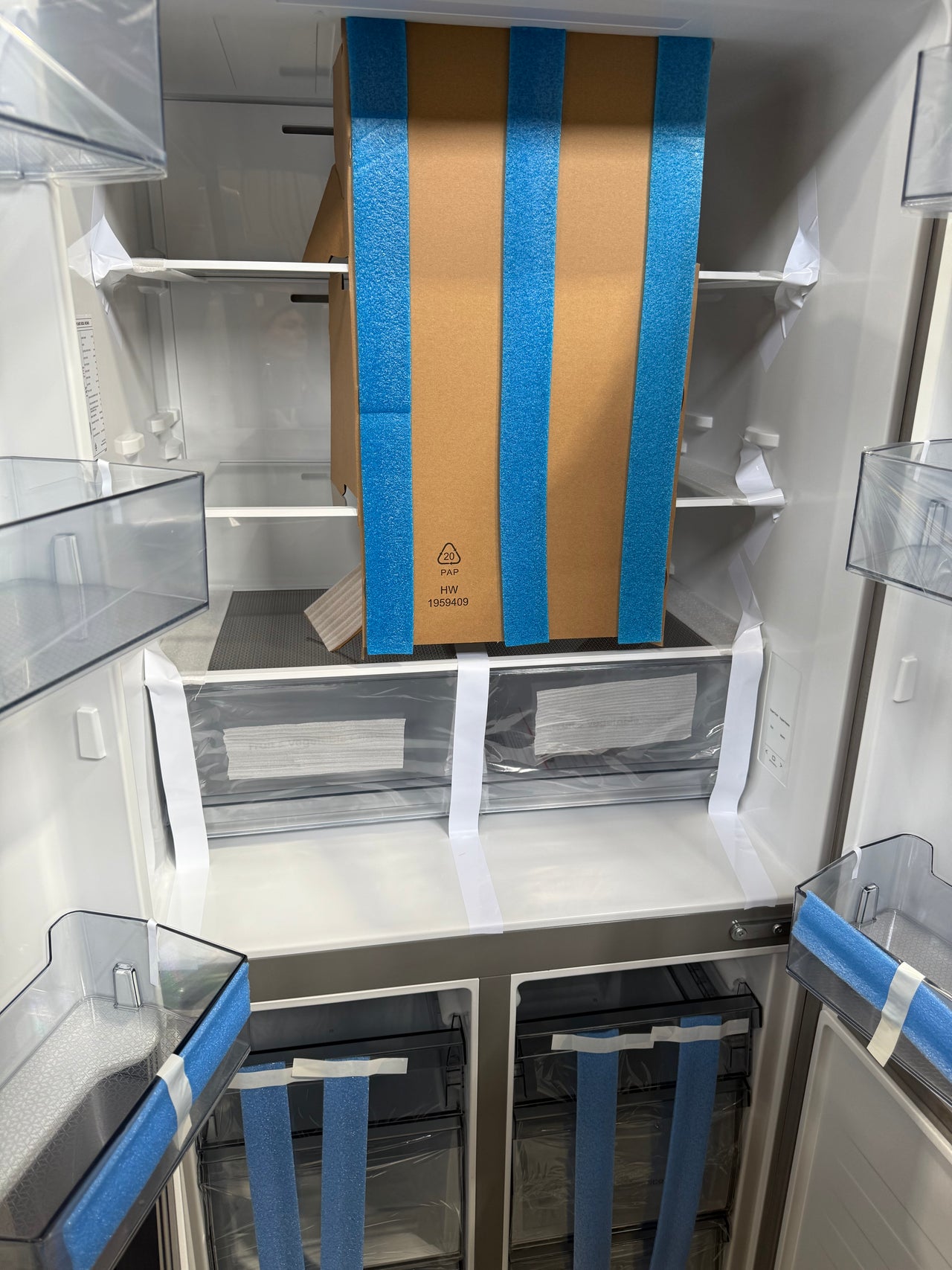Transportation damaged Hisense HRCD483G 483-litre PureFlat Slim French Door Refrigerator