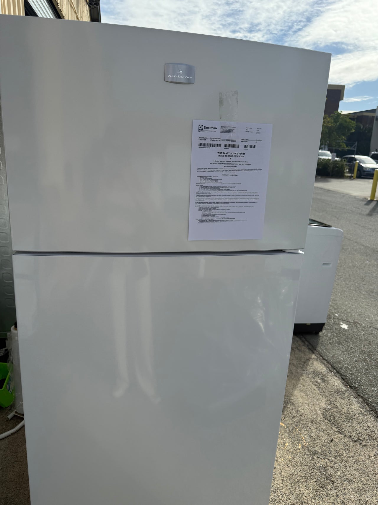 Factory second Kelvinator 503 L Top Mount Refrigerator – KTM5402WC (White) - Second Hand Appliances Geebung