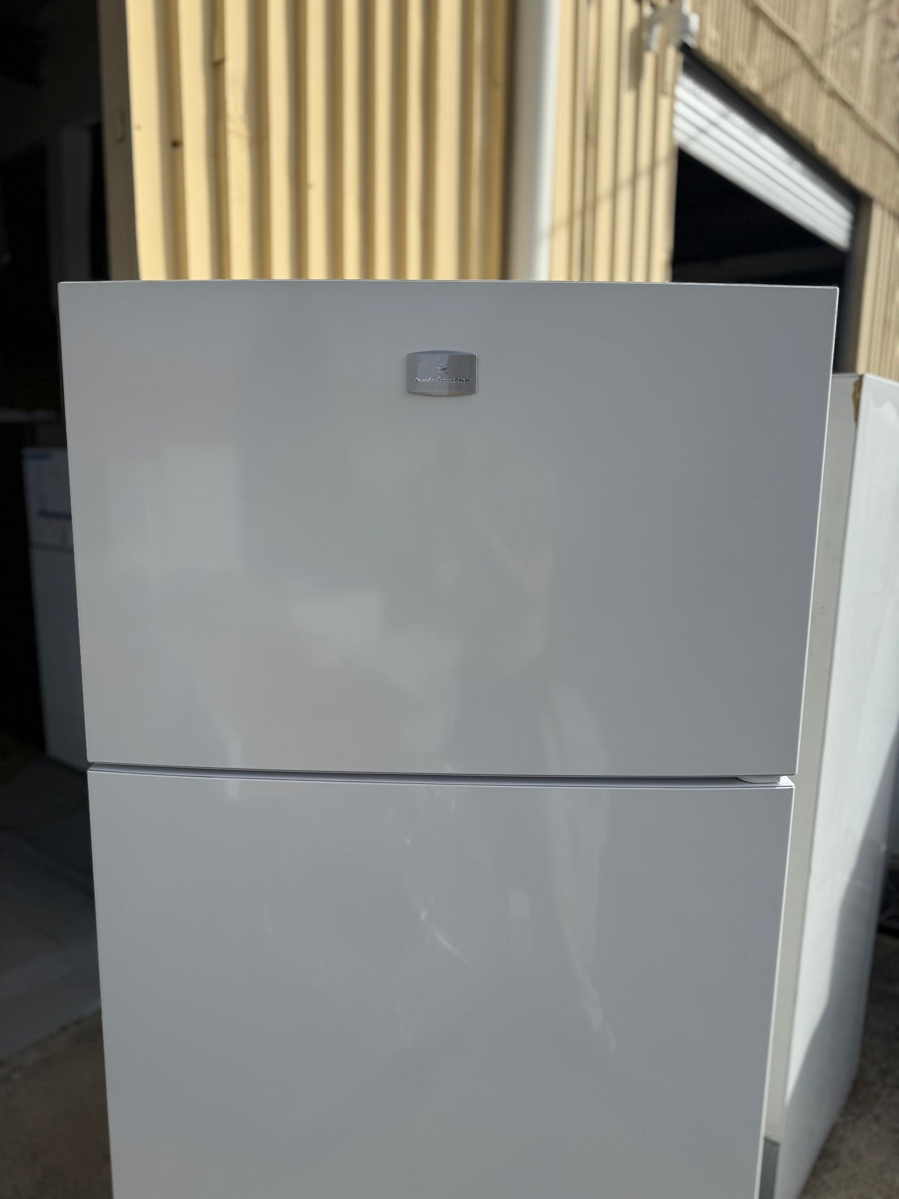 Factory second Kelvinator 503 L Top Mount Refrigerator – KTM5402WC (White) - Second Hand Appliances Geebung