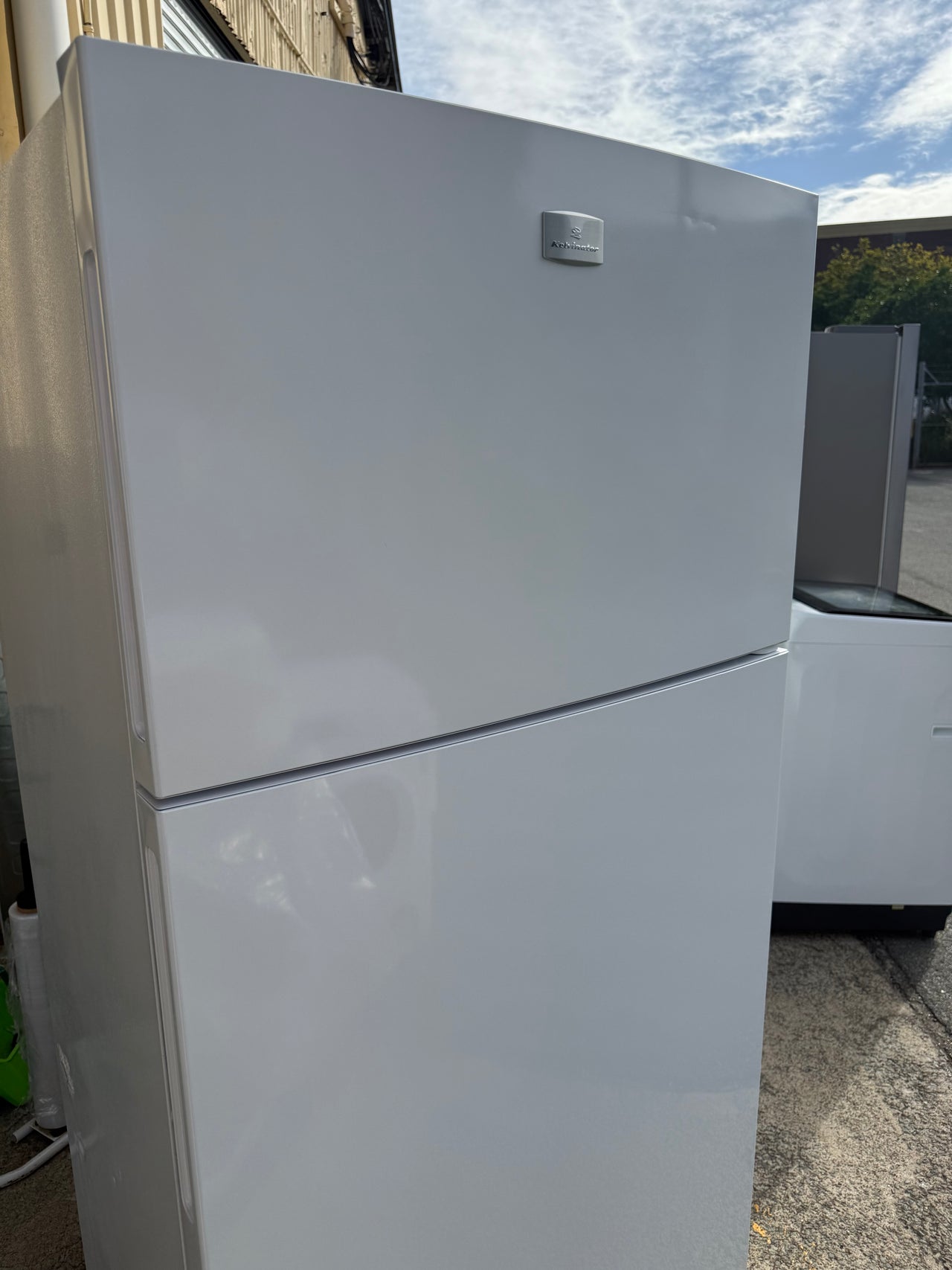 Factory second Kelvinator 503 L Top Mount Refrigerator – KTM5402WC (White) - Second Hand Appliances Geebung