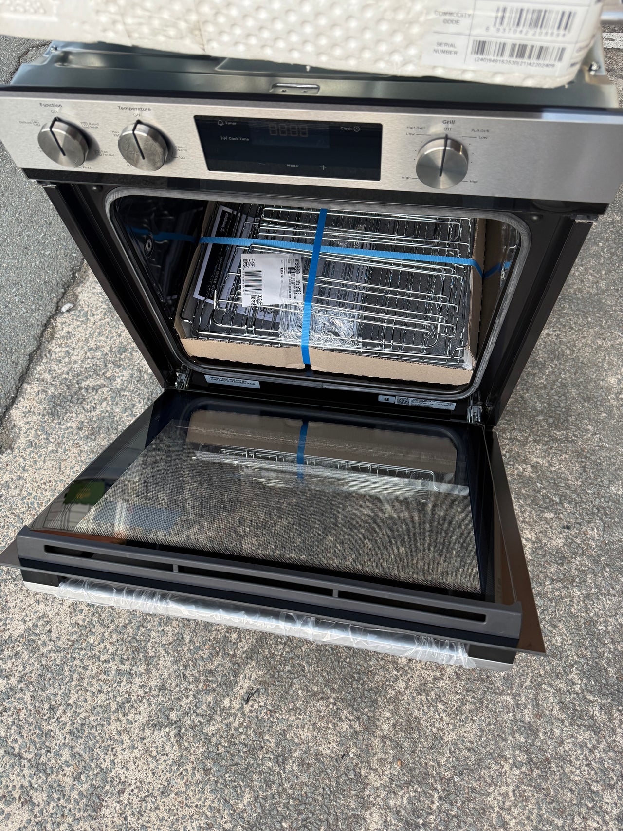 Factory second Westinghouse 60cm Built-In Electric Oven with Separate Grill – Stainless Steel WVE6565SD
