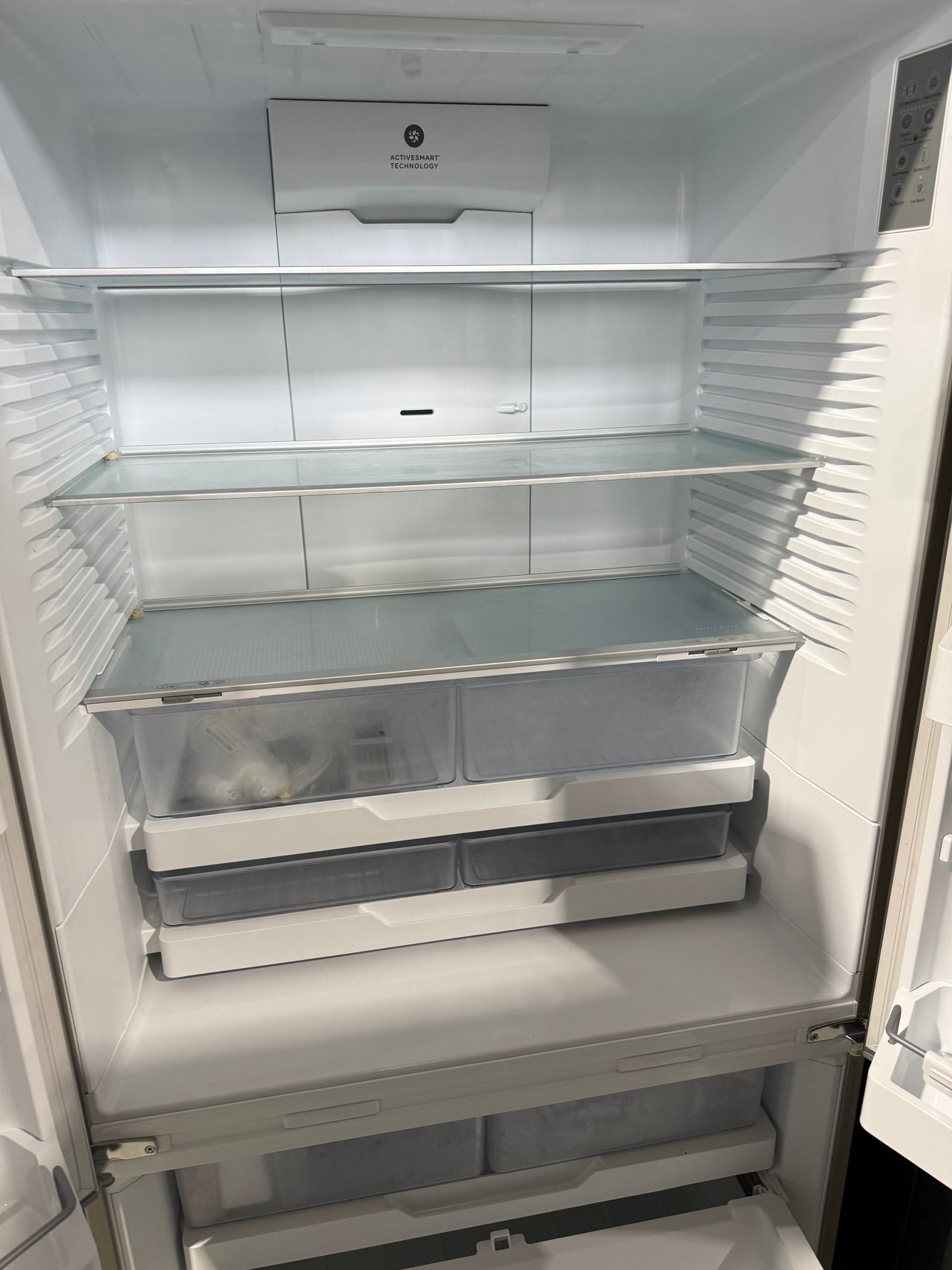 Factory second Fisher & Paykel 569 L French Door Refrigerator RF610ANUX5