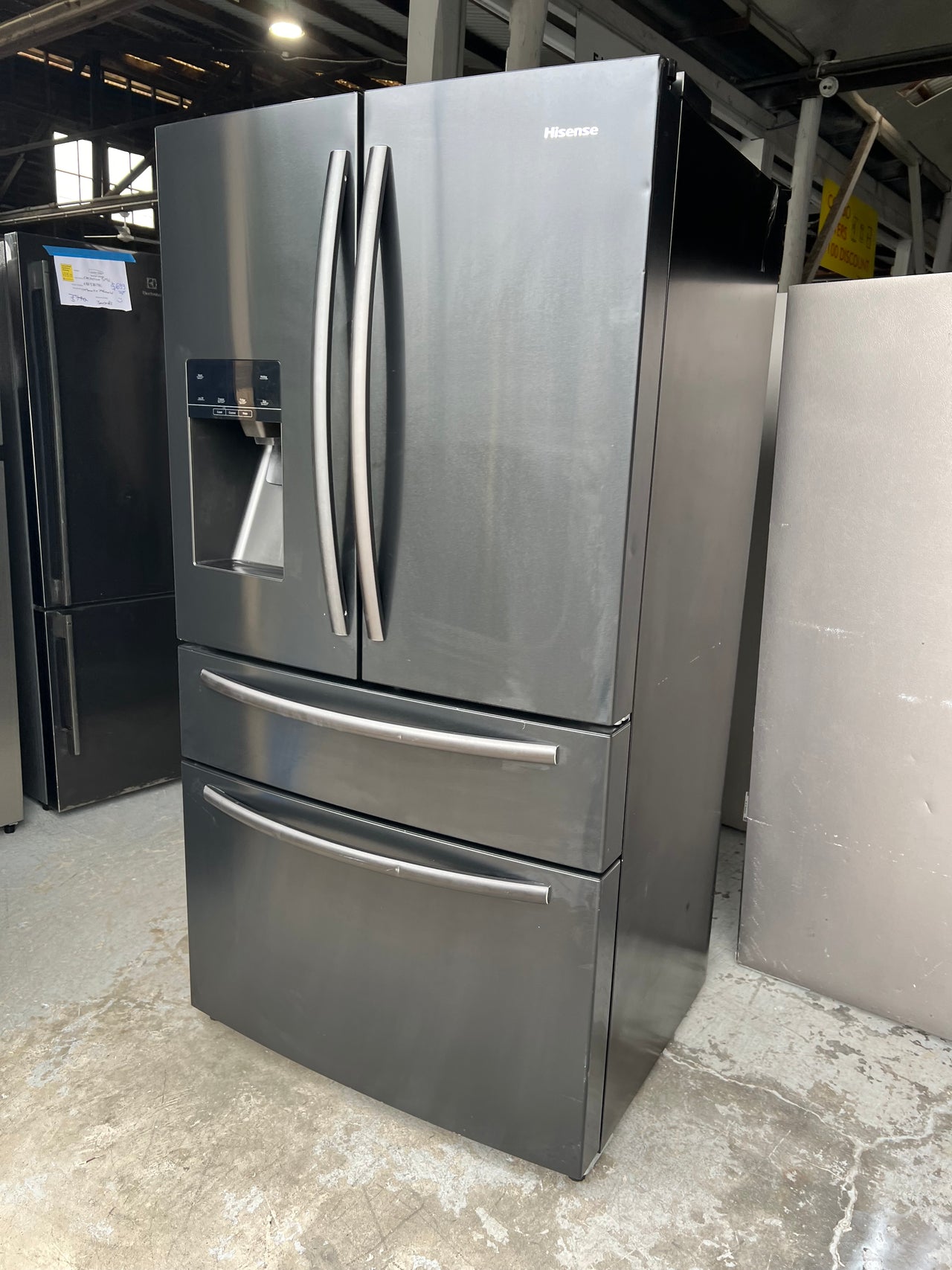 Factory second Hisense 701L French Door Fridge HR6FDFF701BW - Second Hand Appliances Geebung