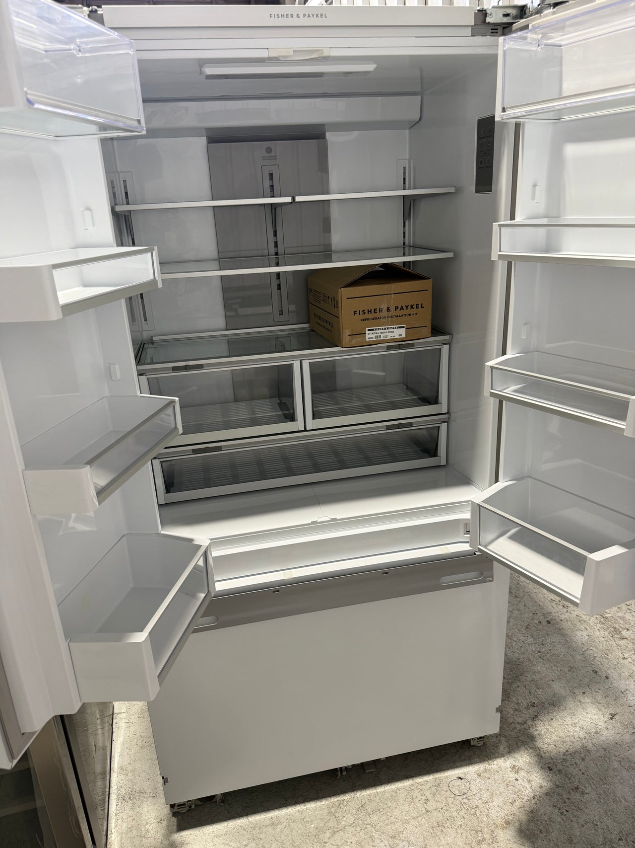 Factory second Fisher & Paykel RS90A1 476 L Integrated French‑Door Fridge Freezer - Second Hand Appliances Geebung