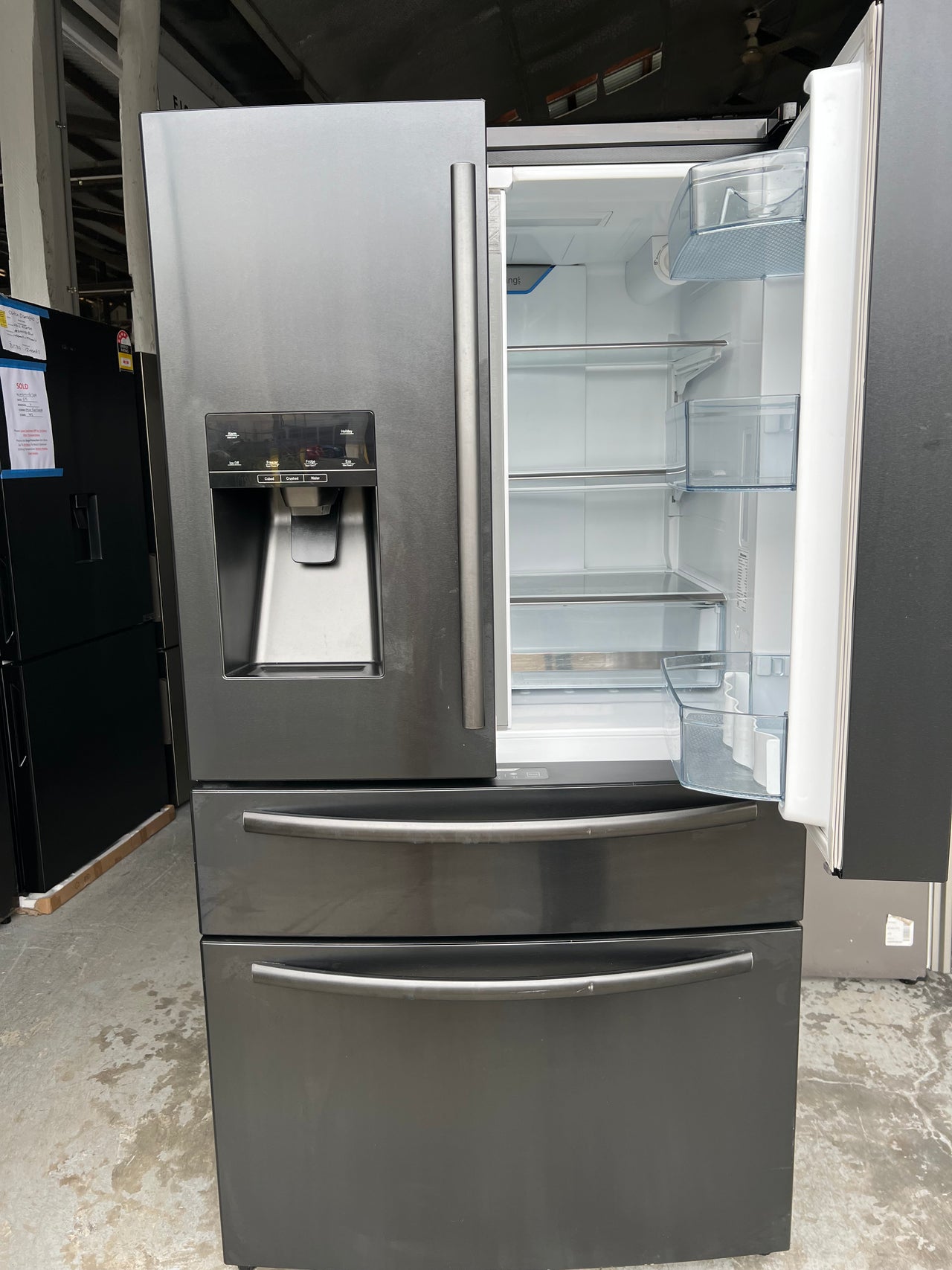 Factory second Hisense 701L French Door Fridge HR6FDFF701BW - Second Hand Appliances Geebung