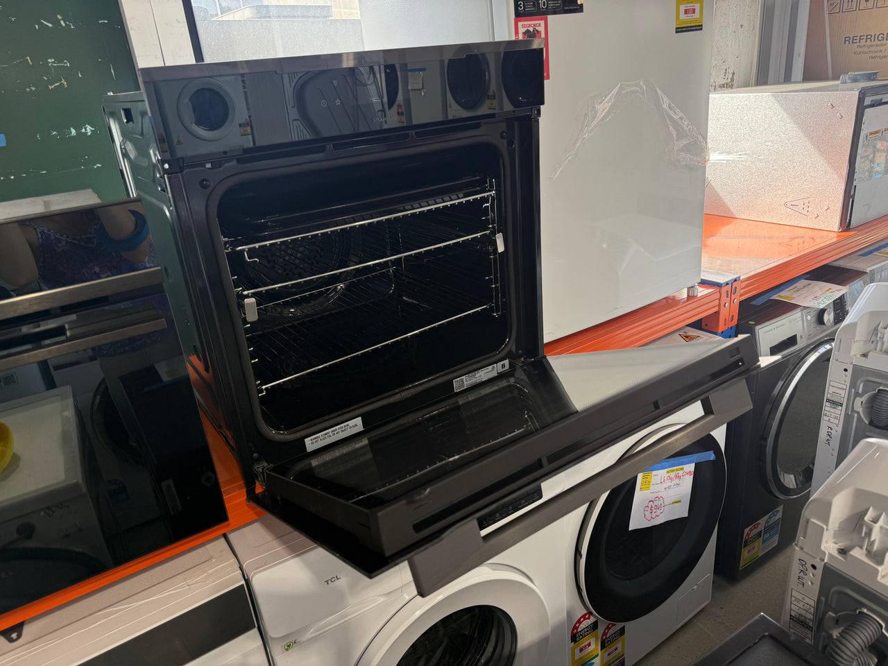 Factory second Electrolux UltimateTaste 700 60 cm Pyrolytic Steam Oven EVEP615DSE