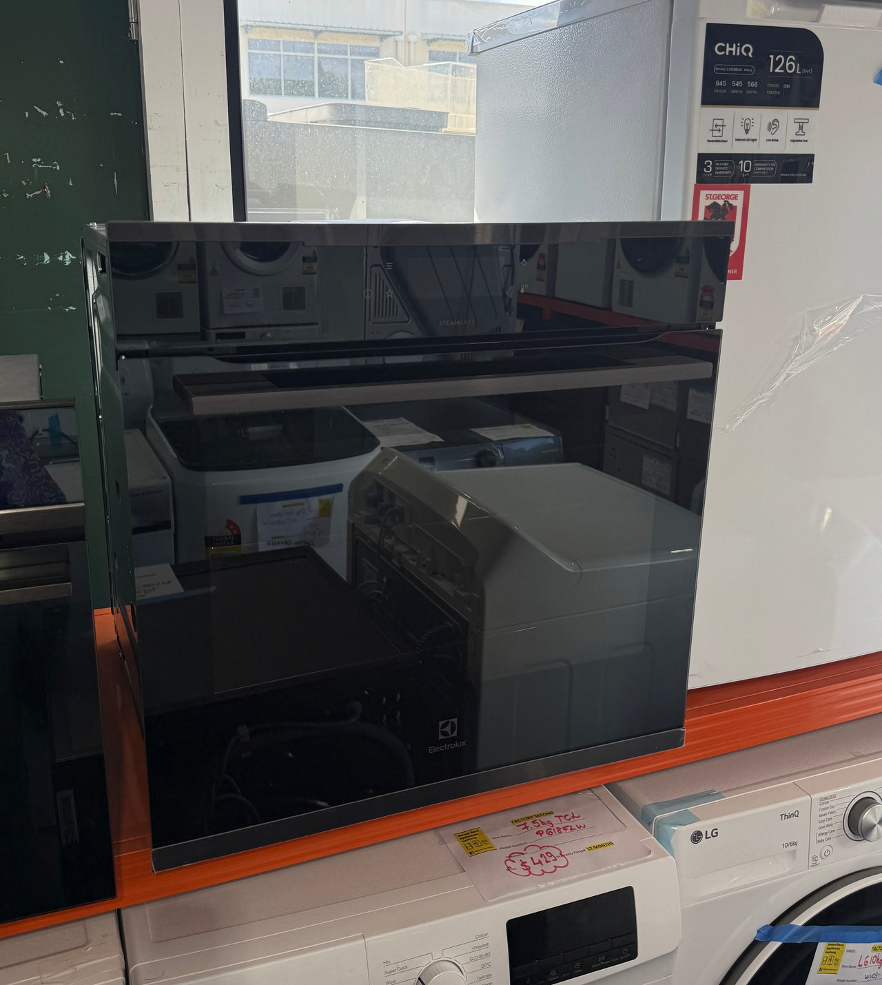Factory second Electrolux UltimateTaste 700 60 cm Pyrolytic Steam Oven EVEP615DSE