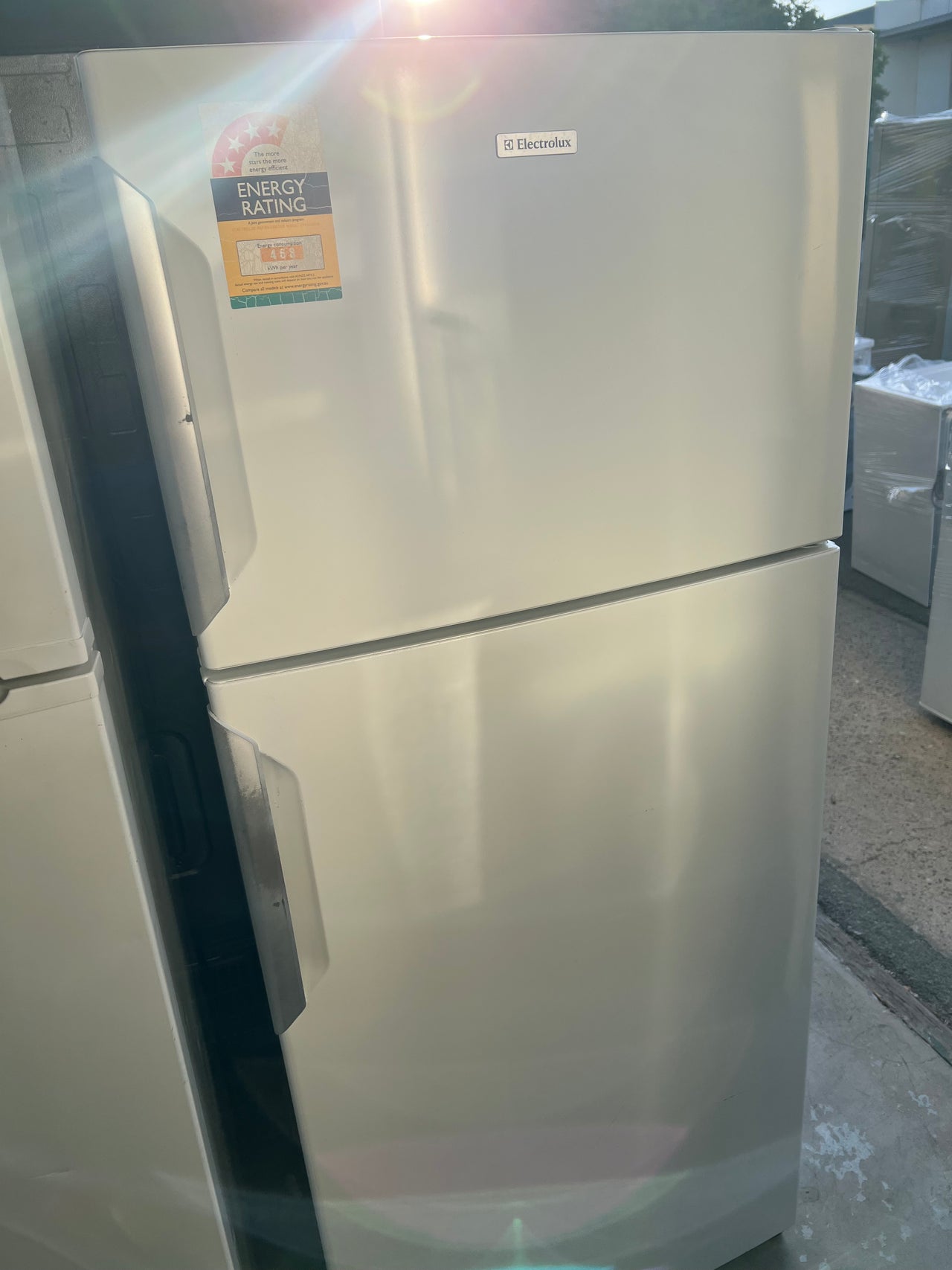 Second hand 420L Electrolux Top Mount Refrigerator ETM4200WB Second