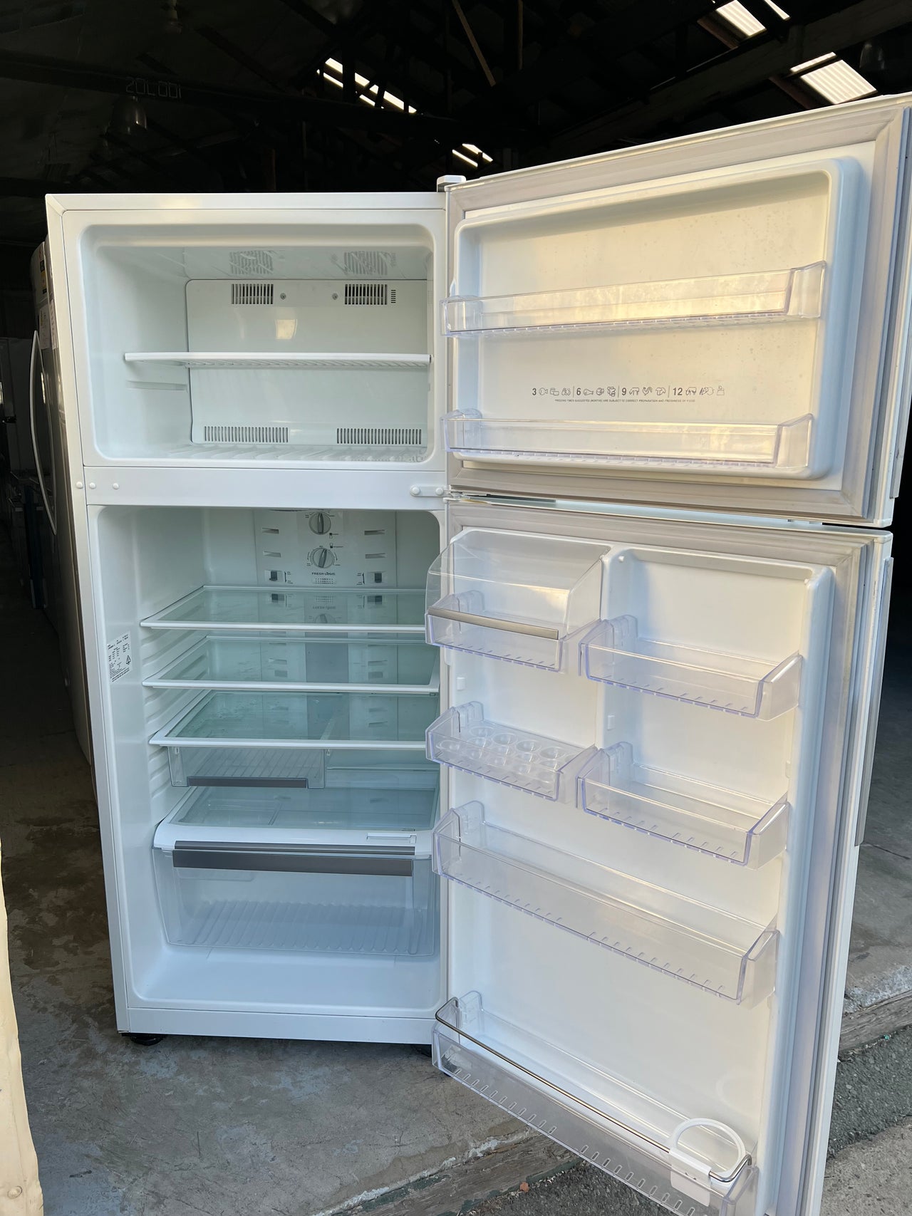 Second hand 420L Electrolux Top Mount Refrigerator ETM4200WB - Second Hand Appliances Geebung