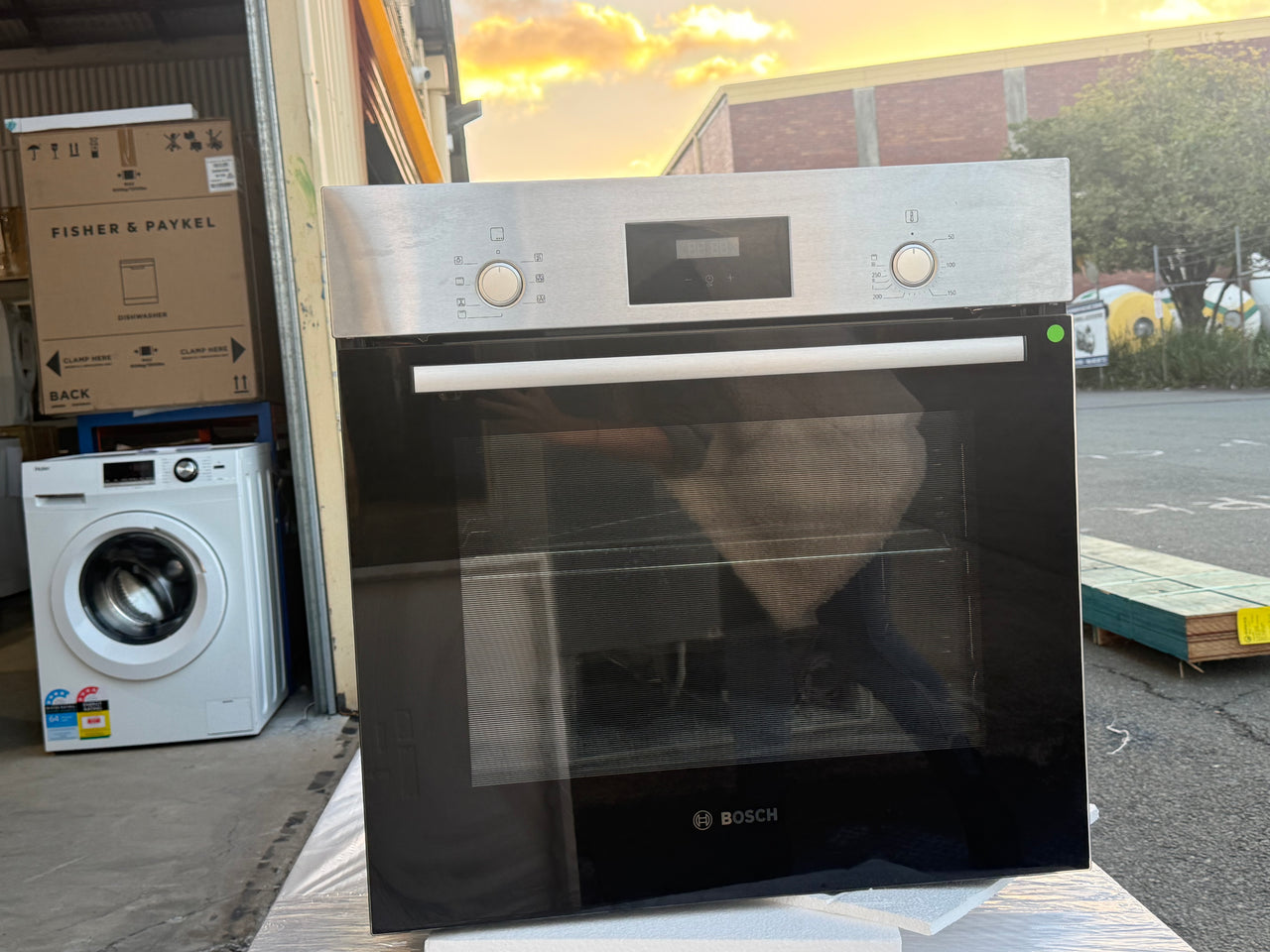 Transportation damaged Bosch 60cm Series 2 Built-In Oven – Stainless Steel Model: HBF133BS0A