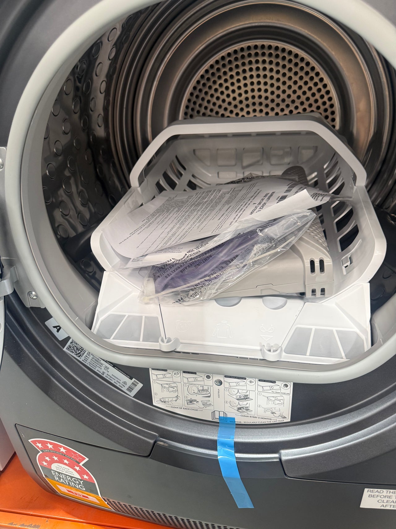 Factory second Electrolux 9kg Heat Pump Clothes Dryer Dark Onyx EDH903R7SC