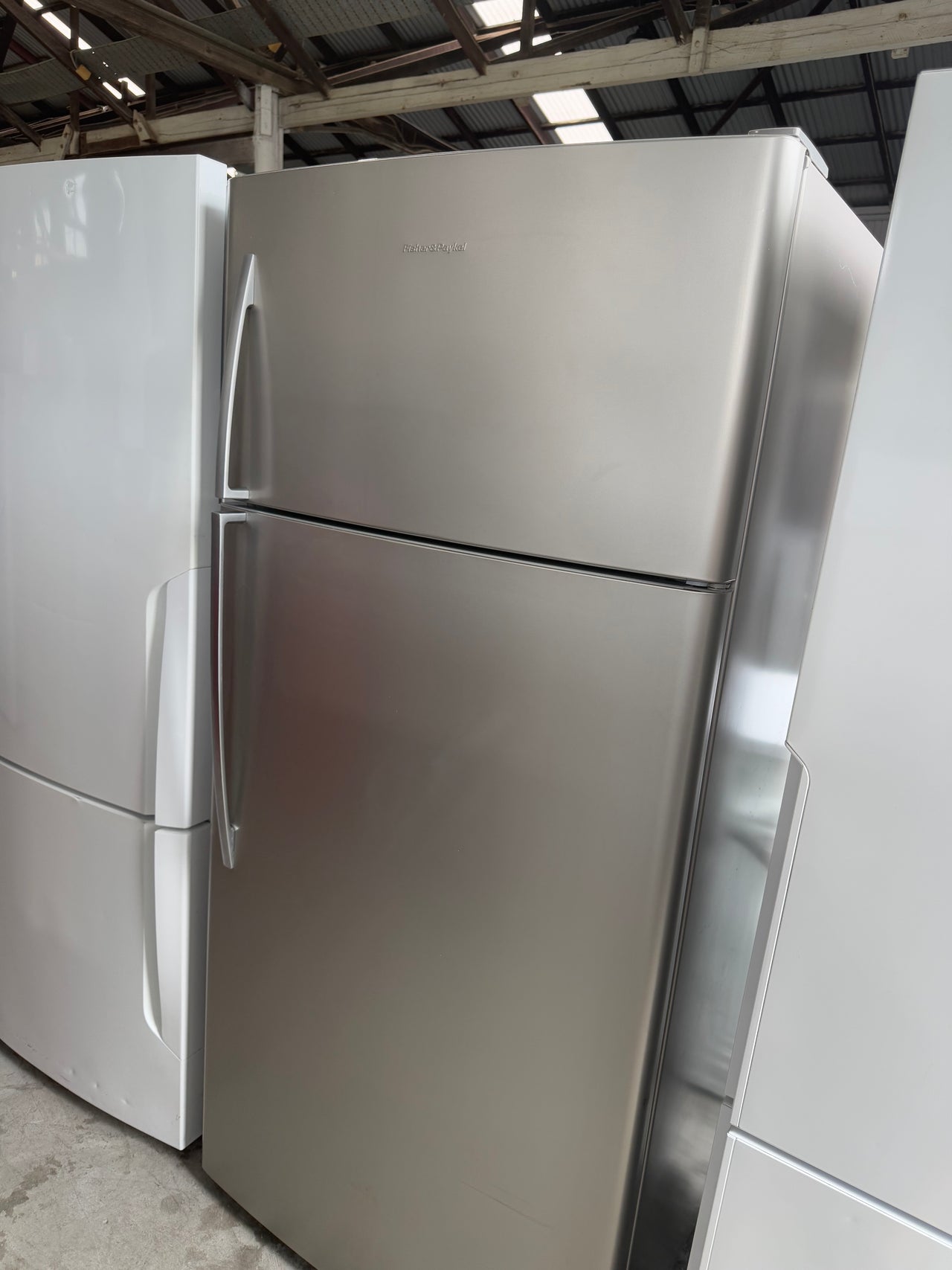 Second Hand Fisher & Paykel E521T Refrigerator