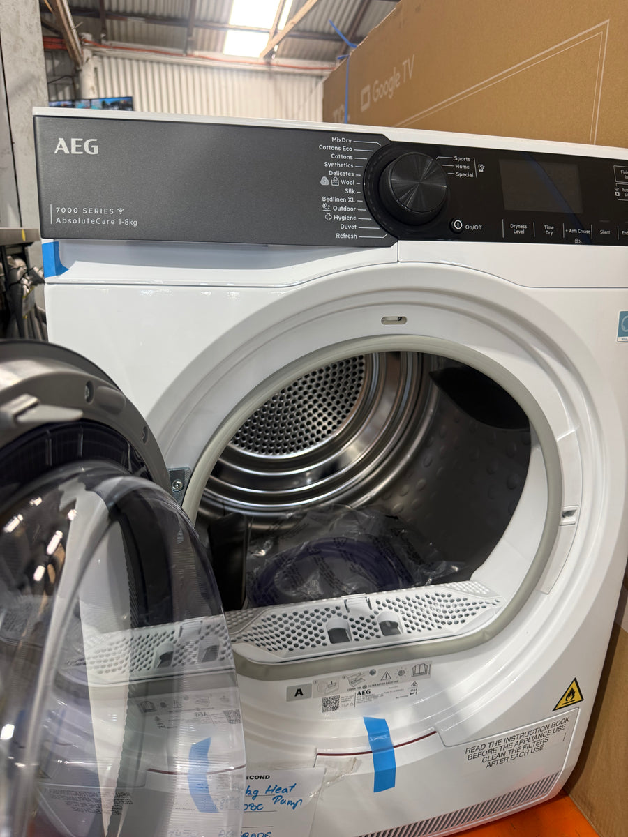 Factory second AEG 8kg 7000 Series Heat Pump Dryer – T738A4OBC