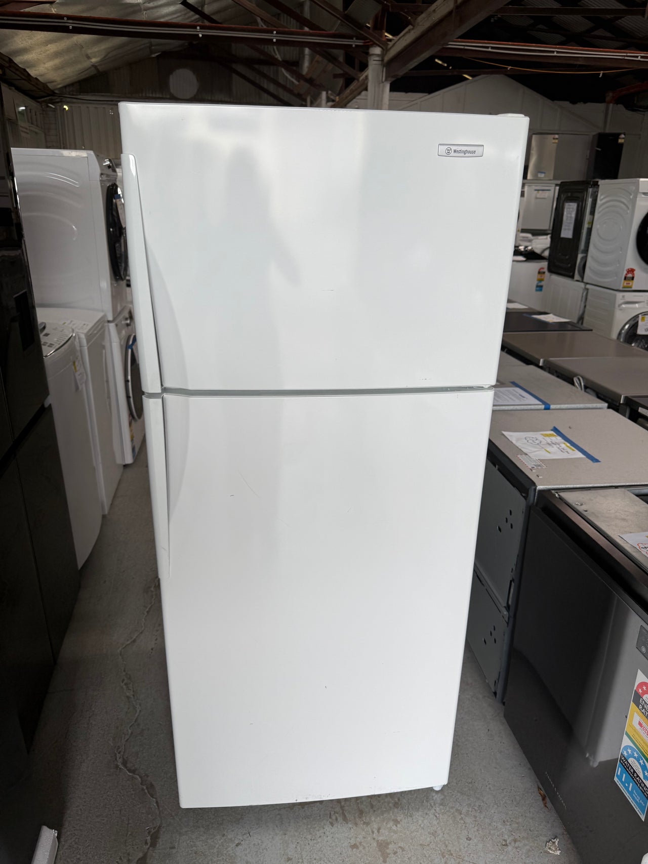 Second hand Westinghouse WTM4200 420-liter top-mount refrigerator