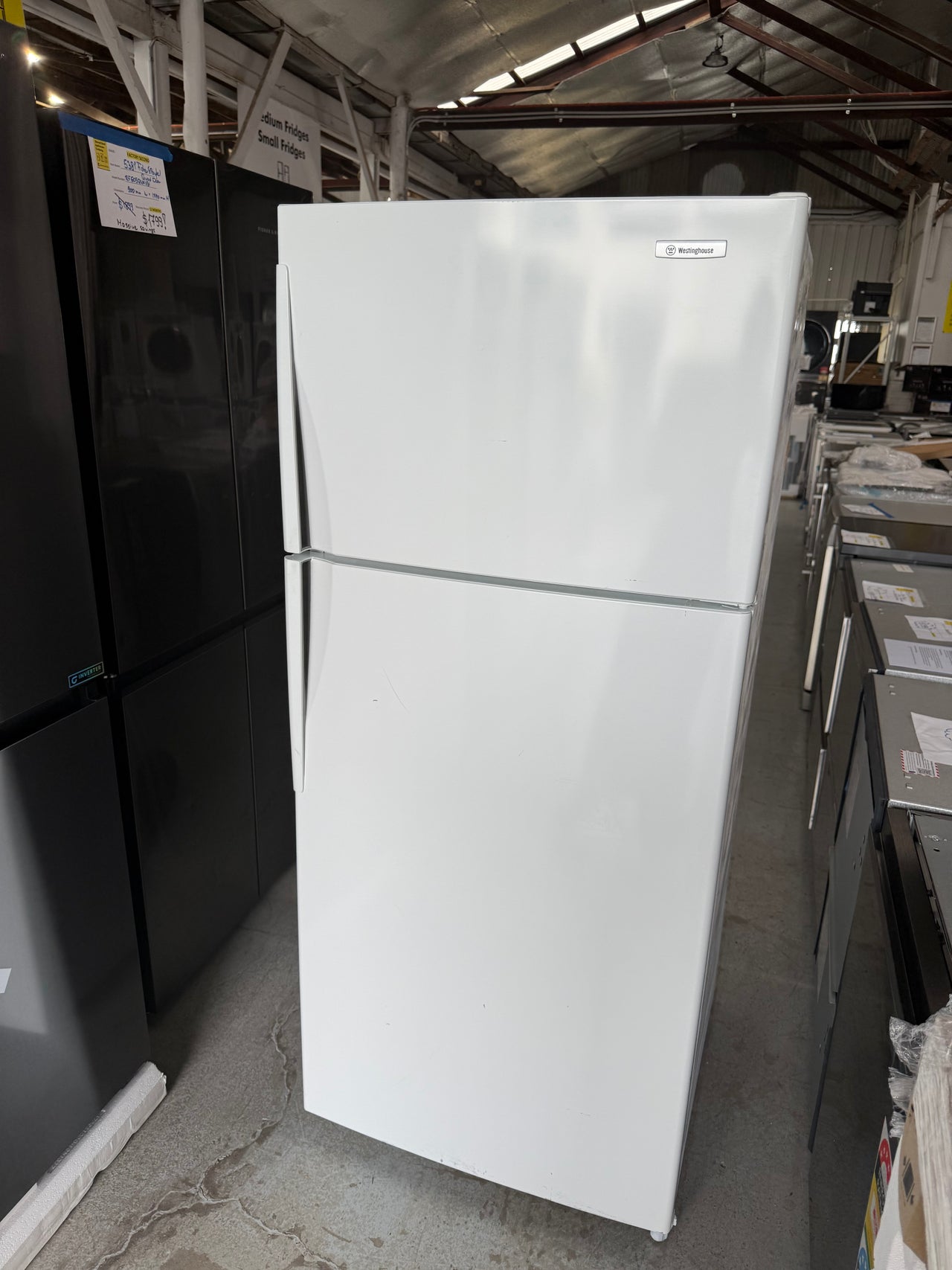 Second hand Westinghouse WTM4200 420-liter top-mount refrigerator