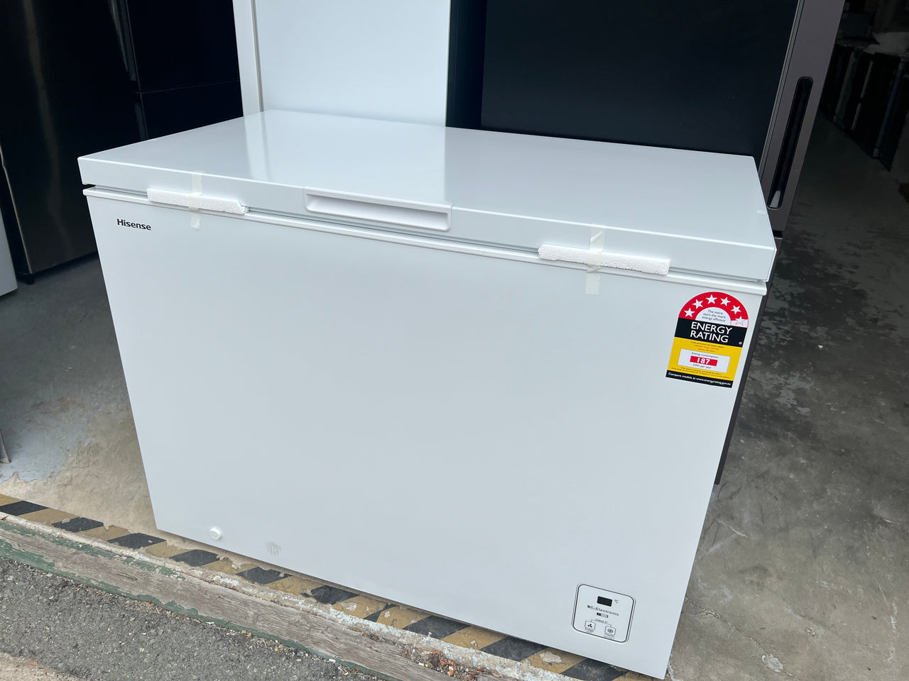 Factory second/Carton damaged Hisense 300L Hybrid Chest Freezer HRCF301 - Second Hand Appliances Geebung