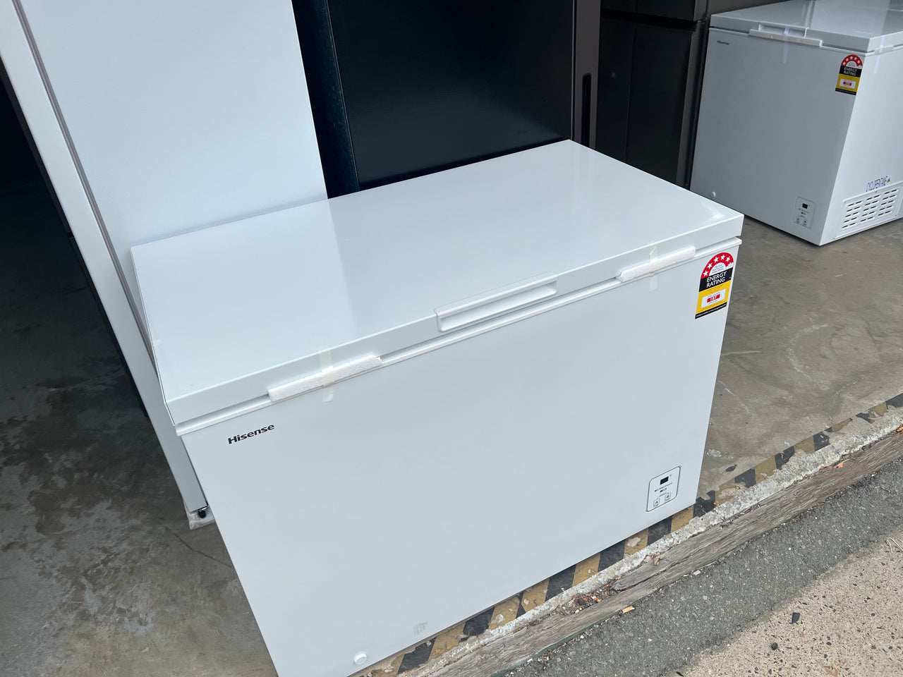 Factory second/Carton damaged Hisense 300L Hybrid Chest Freezer HRCF301 - Second Hand Appliances Geebung