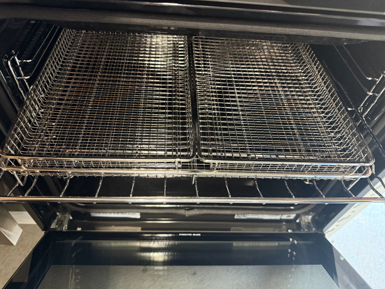 Factory second Westinghouse 60cm Pyrolytic Steam & AirFry Built-In Oven – Dark Stainless Steel