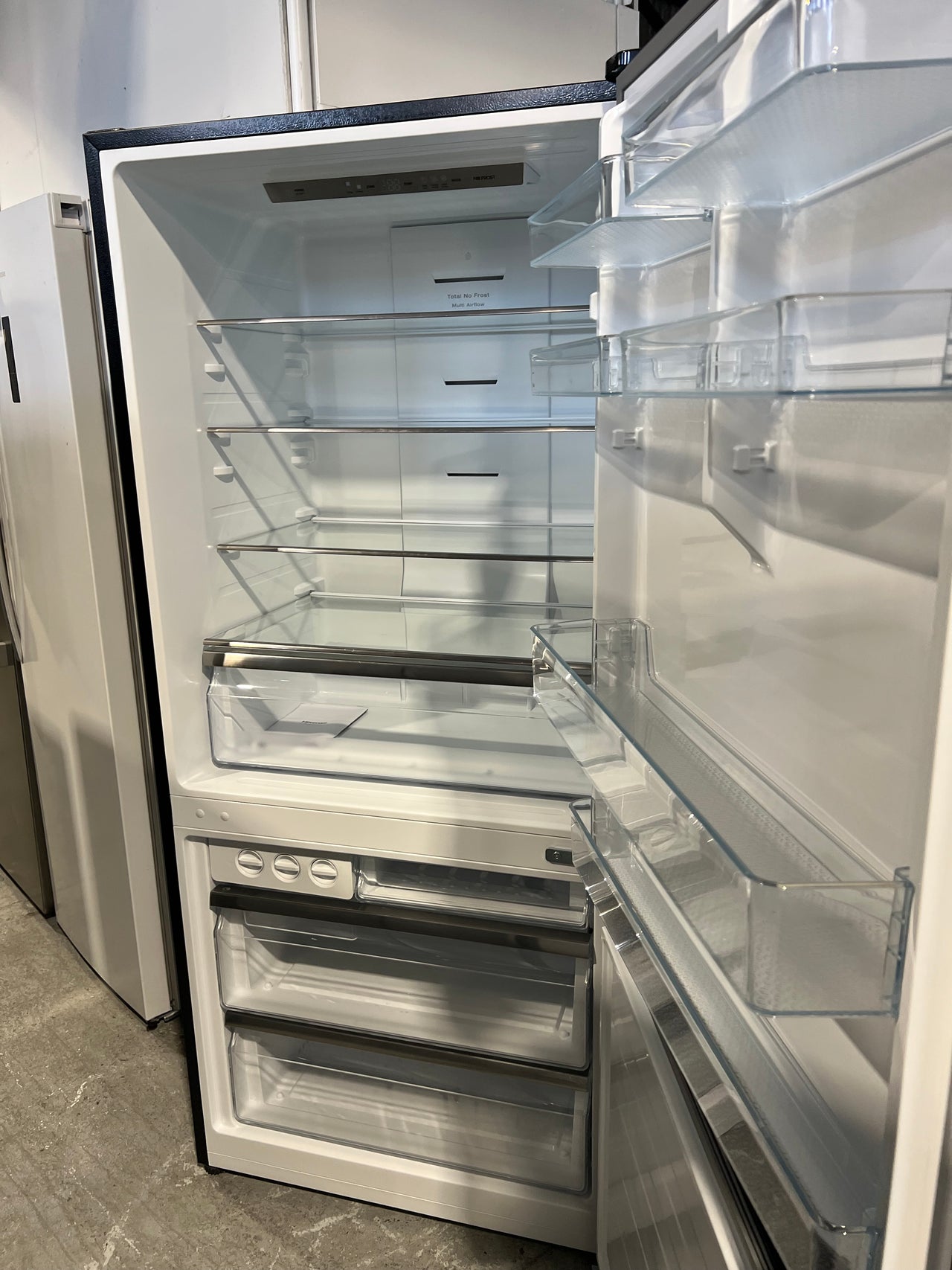 Factory second Hisense 483L PureFlat Bottom Mount Refrigerator Model: HRBM483B - Second Hand Appliances Geebung