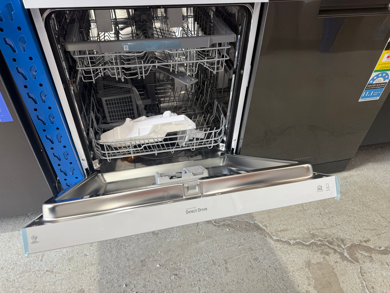 LG XD5B14WH QuadWash 14-Place Setting Freestanding Dishwasher – White - Second Hand Appliances Geebung