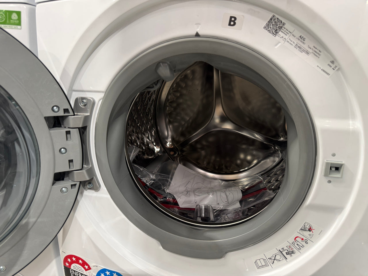 Laundry Package/Factory second AEG 10kg Front Load Washing Machine LF8516O8O + AEG 9kg Heat Pump Dryer T859M6OBC - Second Hand Appliances Geebung