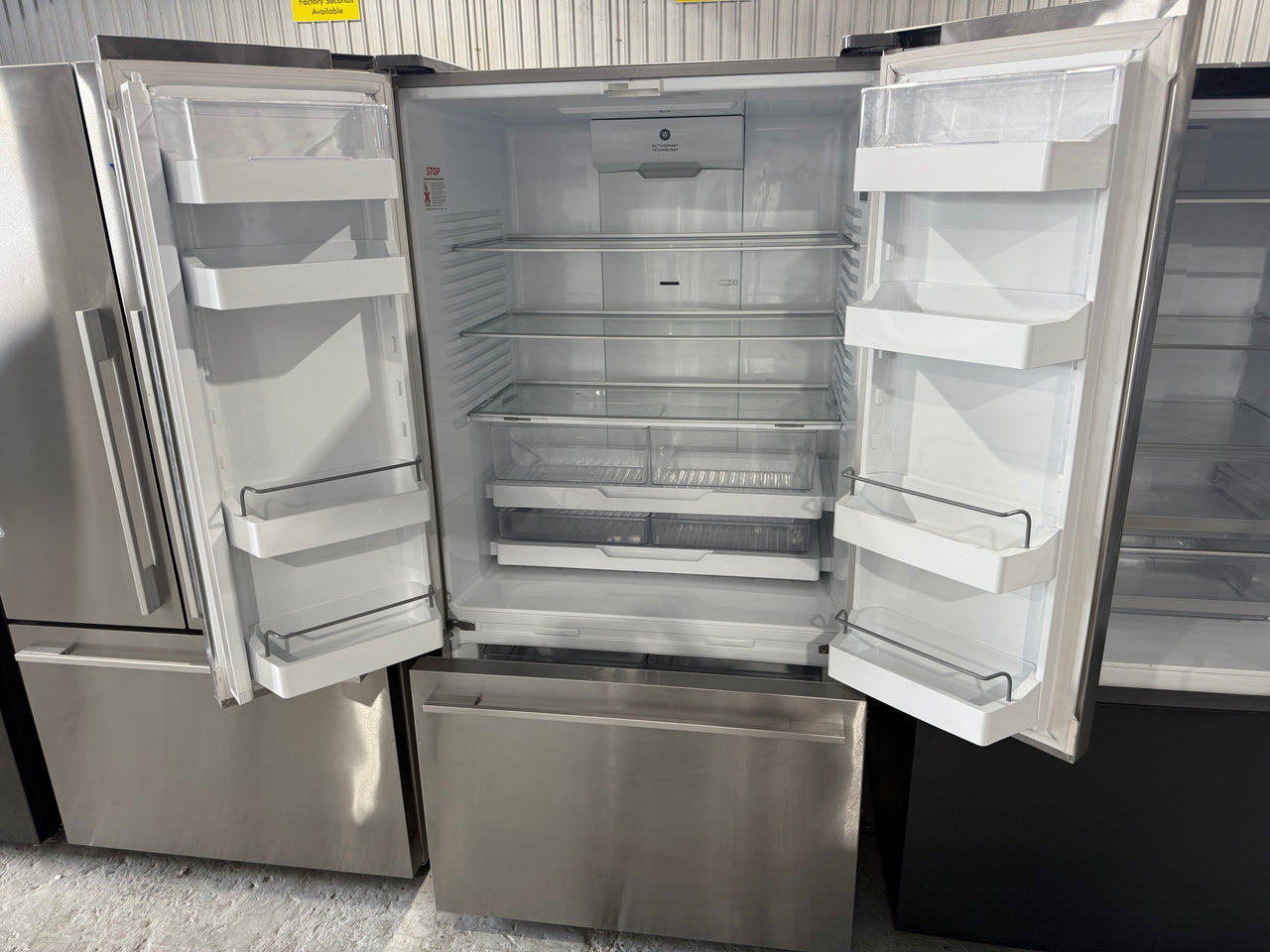 Second Hand Fisher & Paykel RF610ADUX5 569L French Door Fridge with Ice & Water - Second Hand Appliances Geebung