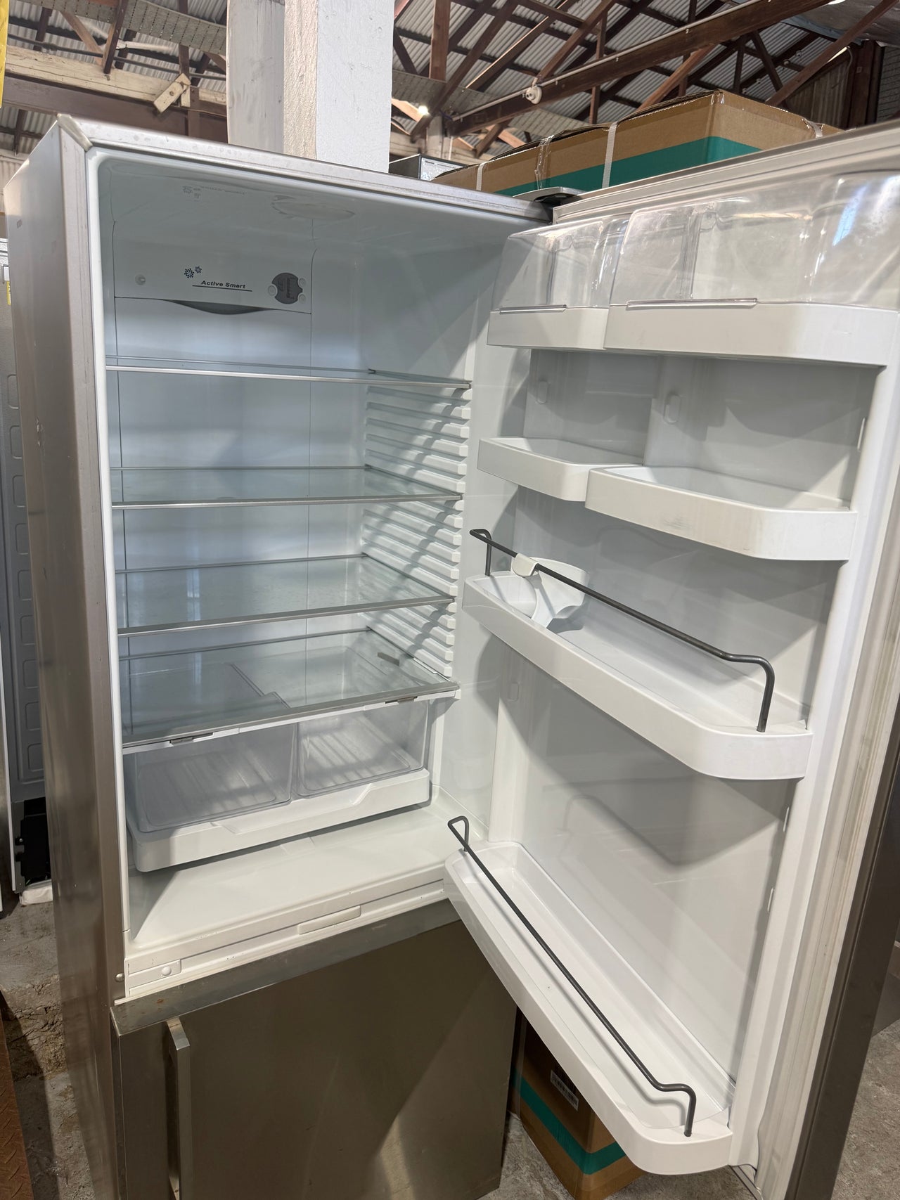 Second hand 403L Fisher&Paykel Fridge Model: E402B - Second Hand Appliances Geebung