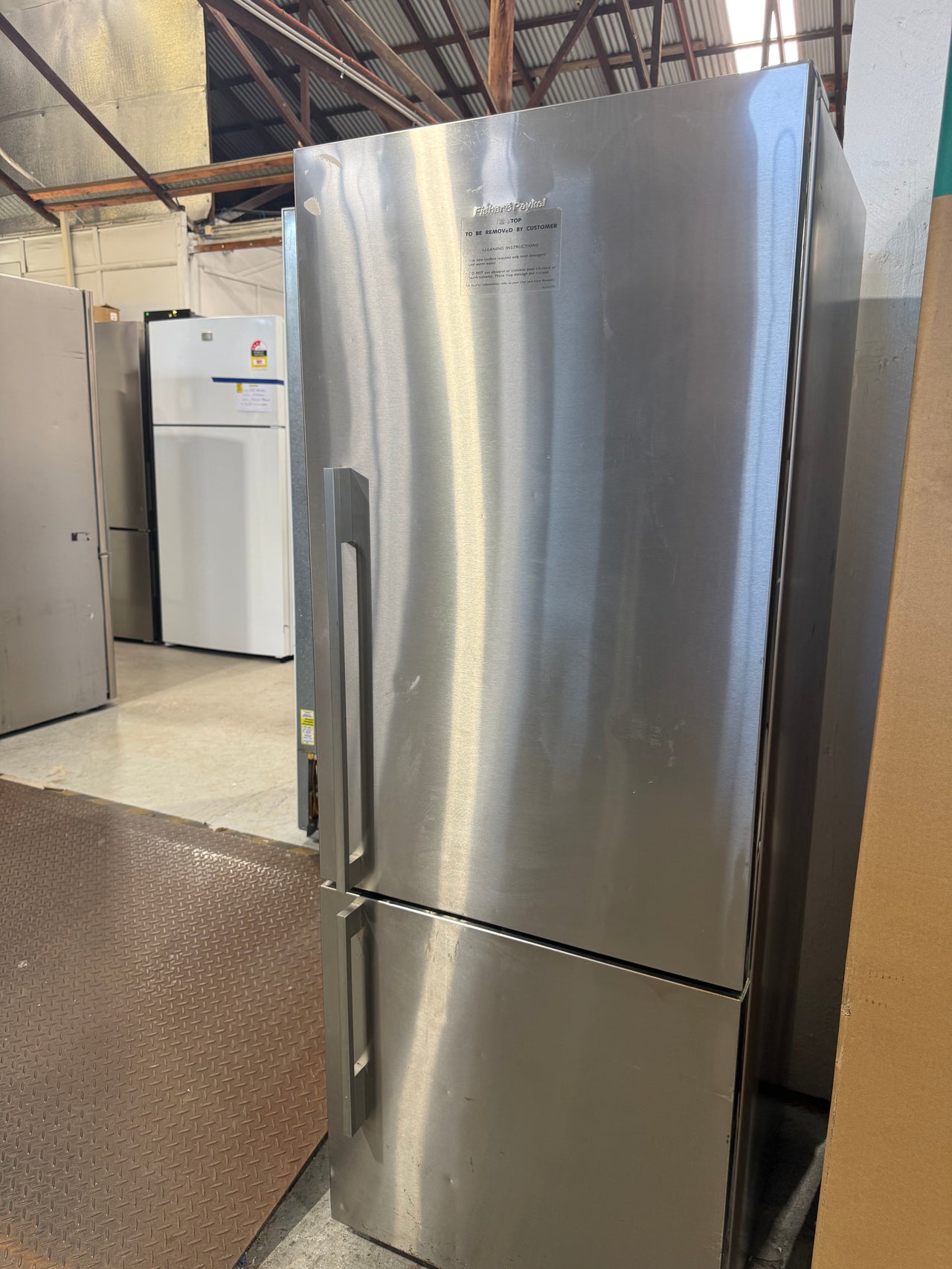 Second hand 403L Fisher&Paykel Fridge Model: E402B - Second Hand Appliances Geebung