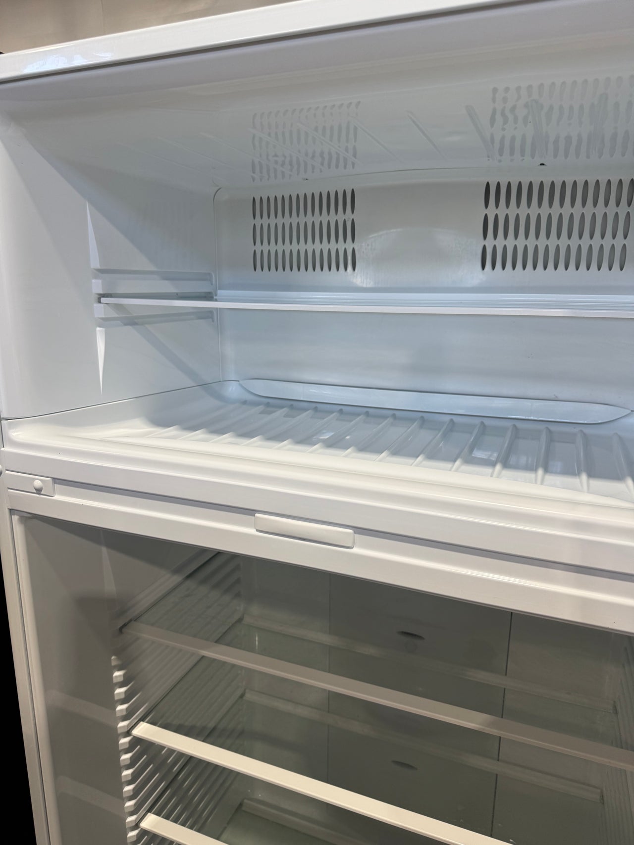 Second hand Fisher & Paykel 519L Top Mount Refrigerator – White  Model: E521TRT3 - Second Hand Appliances Geebung