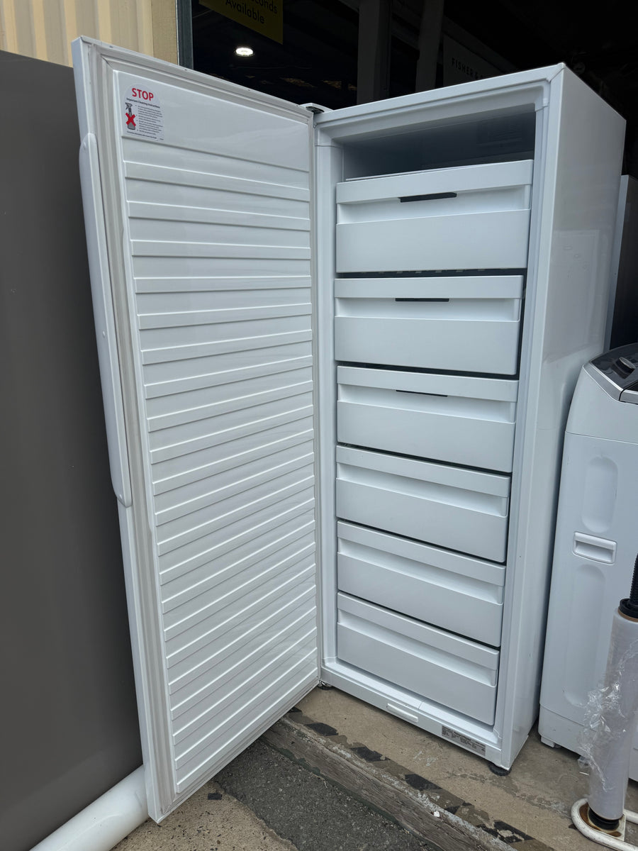 Second hand Fisher&Paykel E388LW 389L Upright Freezer – White Finish - Second Hand Appliances Geebung