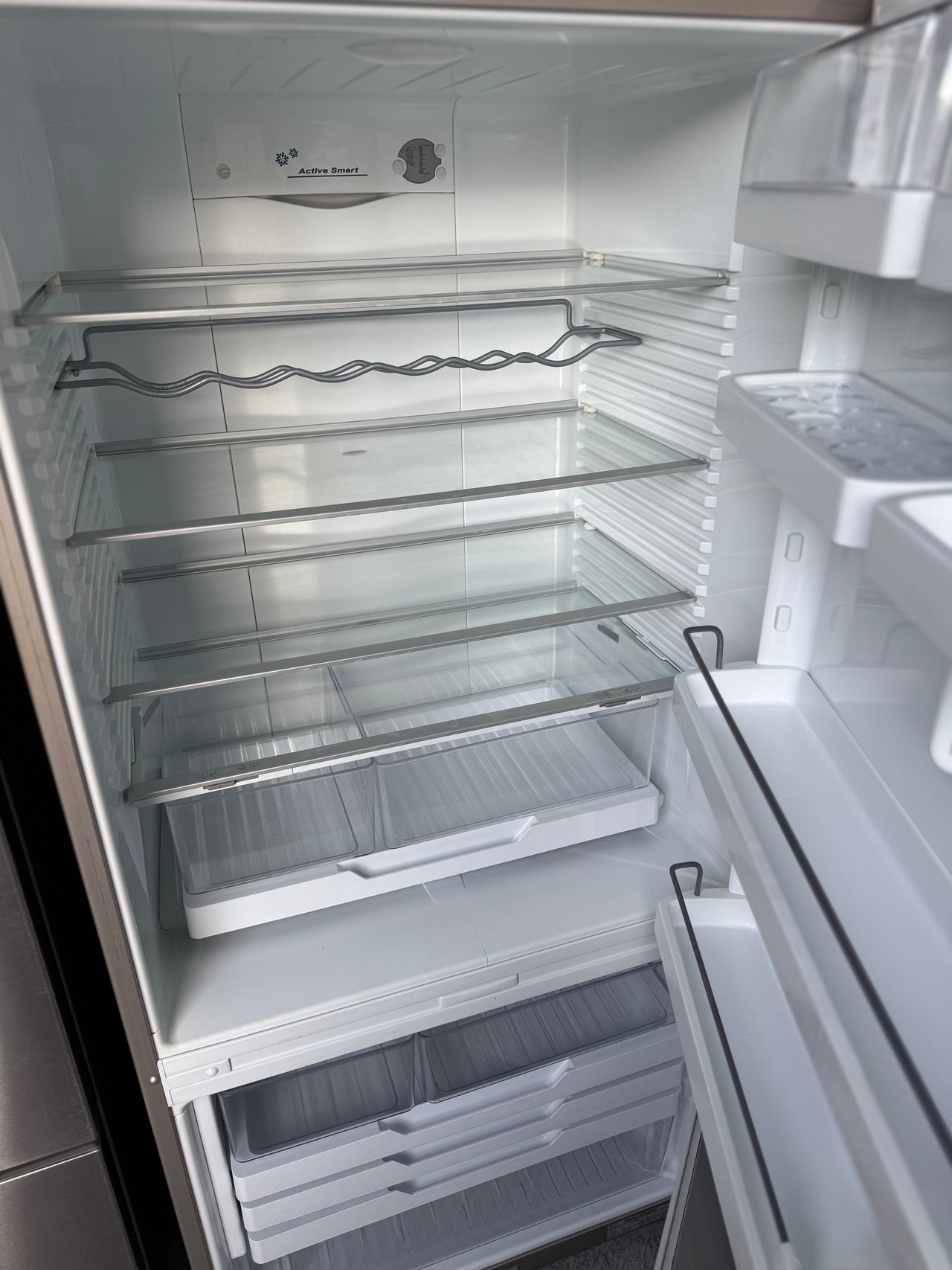 Second hand  Fisher & Paykel E522BRX 519L bottom-freezer refrigerator - Second Hand Appliances Geebung