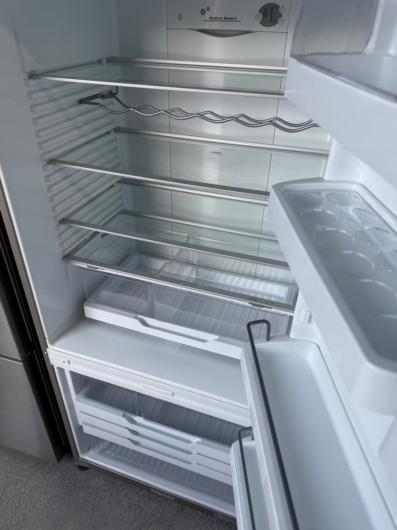 Second hand  Fisher & Paykel E522BRX 519L bottom-freezer refrigerator - Second Hand Appliances Geebung