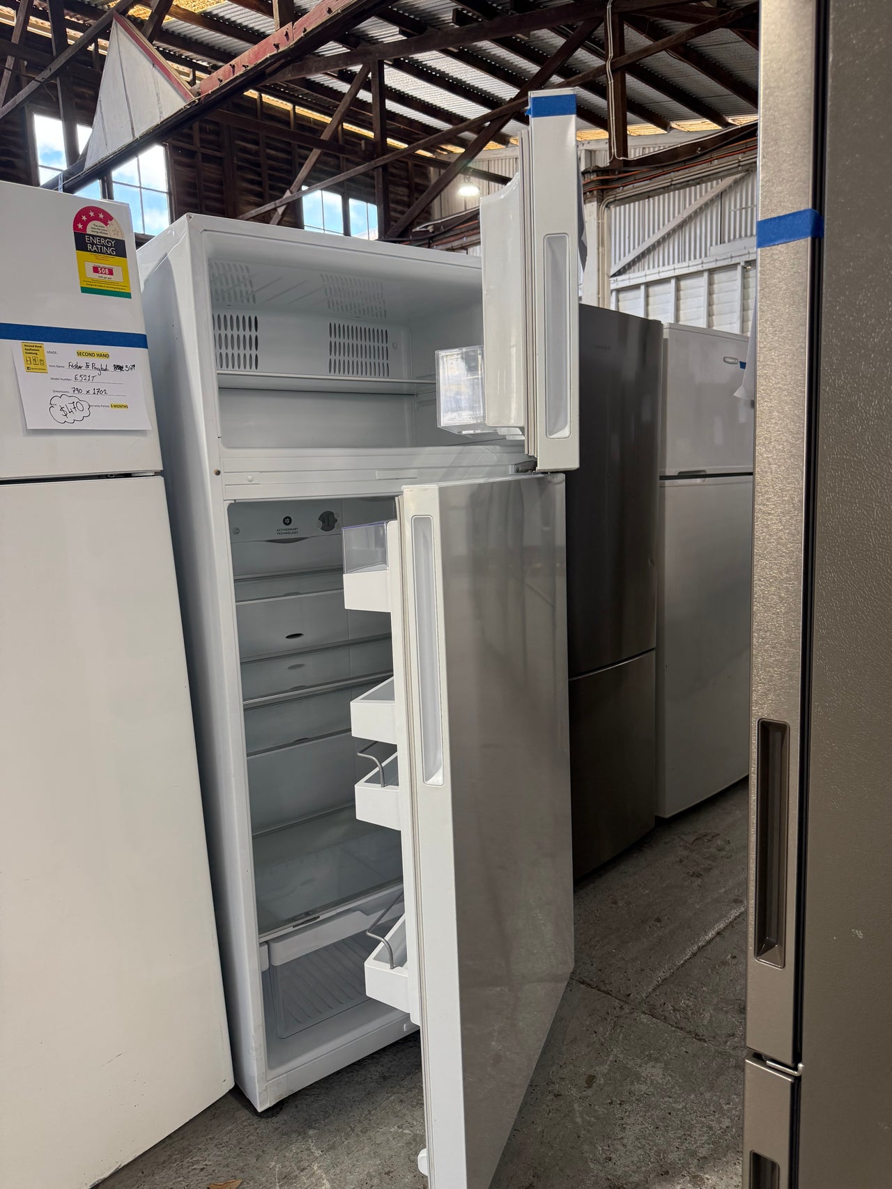 Second hand Fisher&Paykel RF521TRPW6 517-liter top-mount refrigerator - Second Hand Appliances Geebung