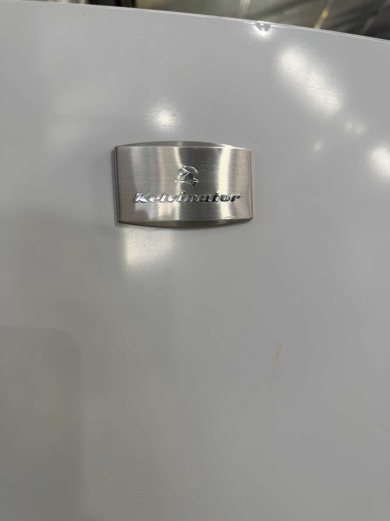 Second hand Kelvinator KTB2802WB 256-liter top-mount refrigerator - Second Hand Appliances Geebung