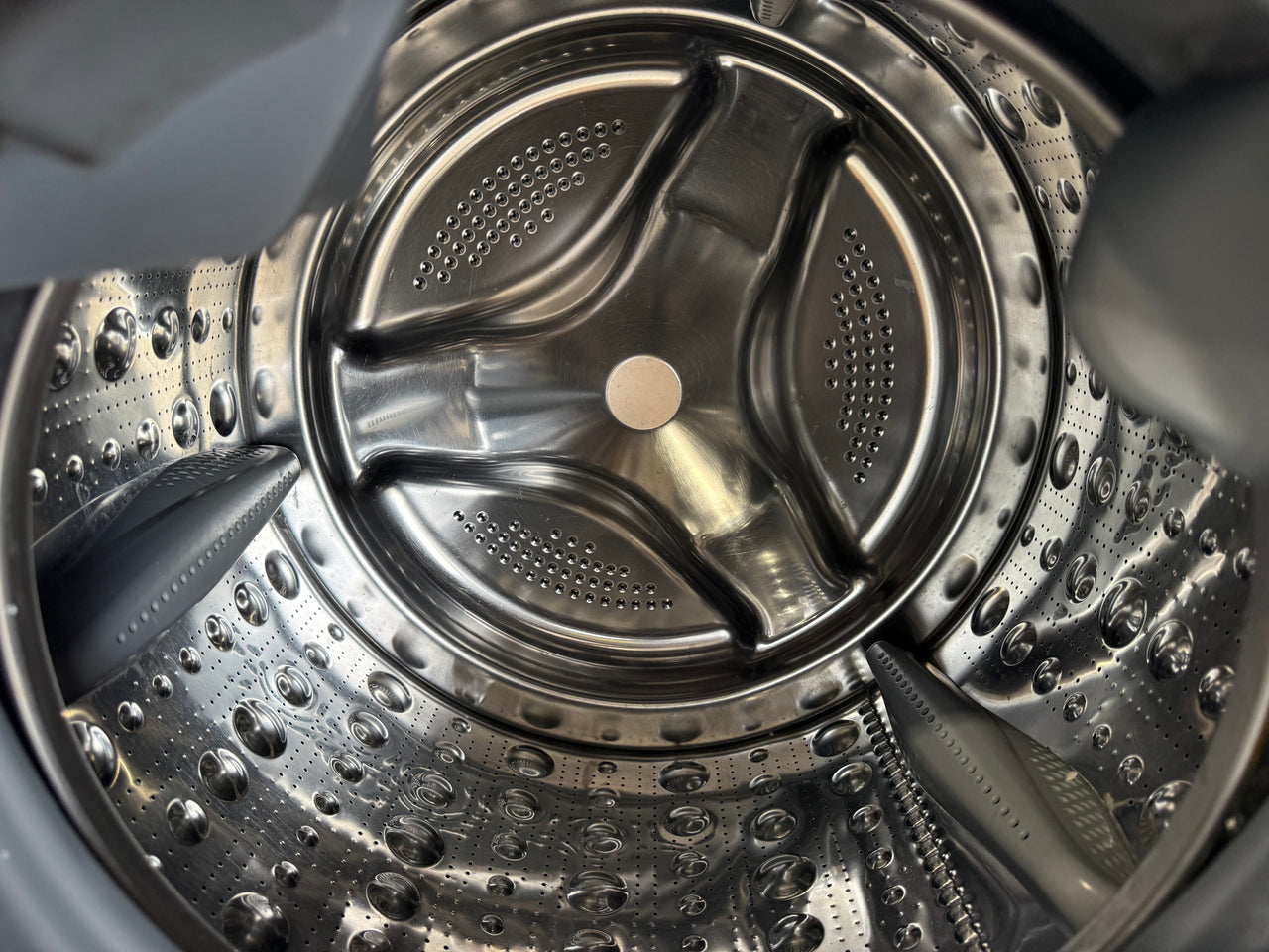 Second hand LG 11kg Front Load Washing Machine with TrueSteam Model: WD1411SBW - Second Hand Appliances Geebung