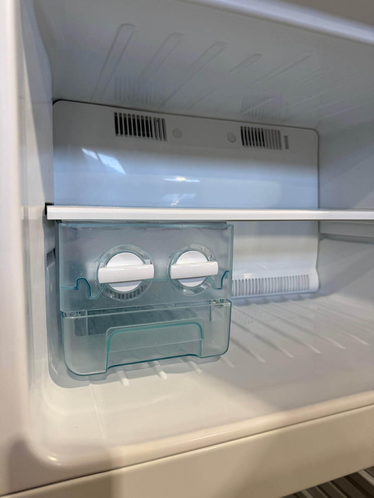 Second hand Westinghouse WTM3900SB 390-liter top-mount refrigerator - Second Hand Appliances Geebung