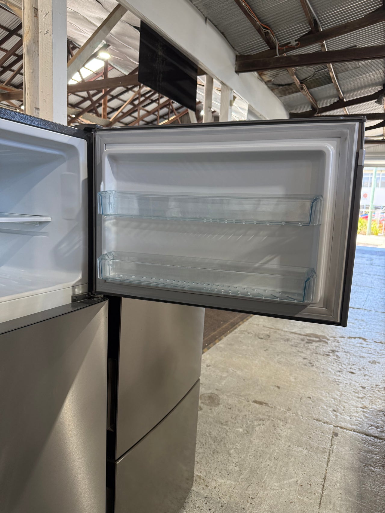 Second hand Westinghouse WTM3900SB 390-liter top-mount refrigerator - Second Hand Appliances Geebung